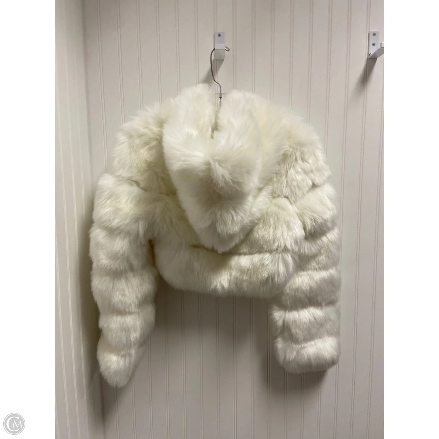 Jacket Faux Fur & Sherpa By Clothes Mentor In White, Size: M