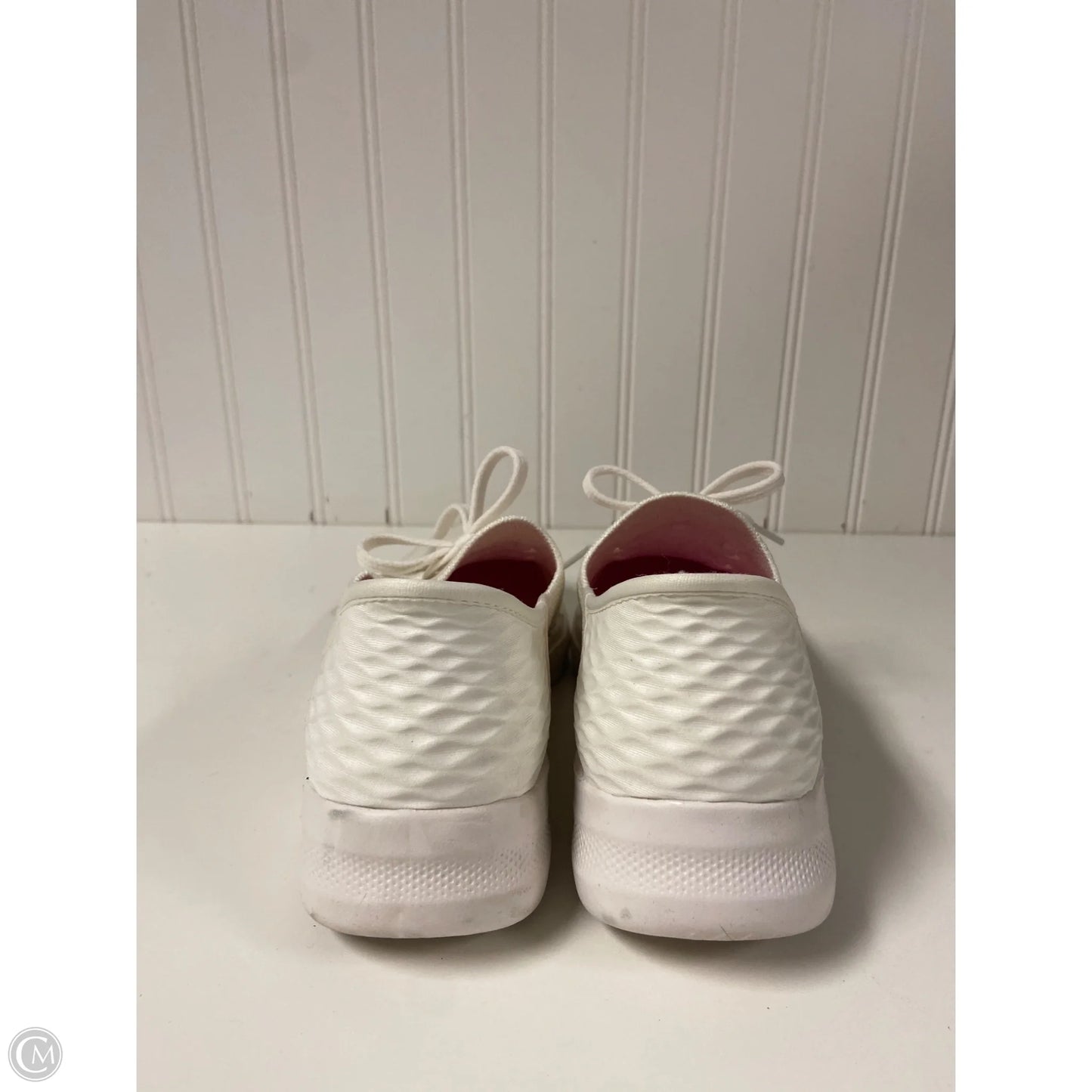 Shoes Sneakers By Skechers In White, Size: 6