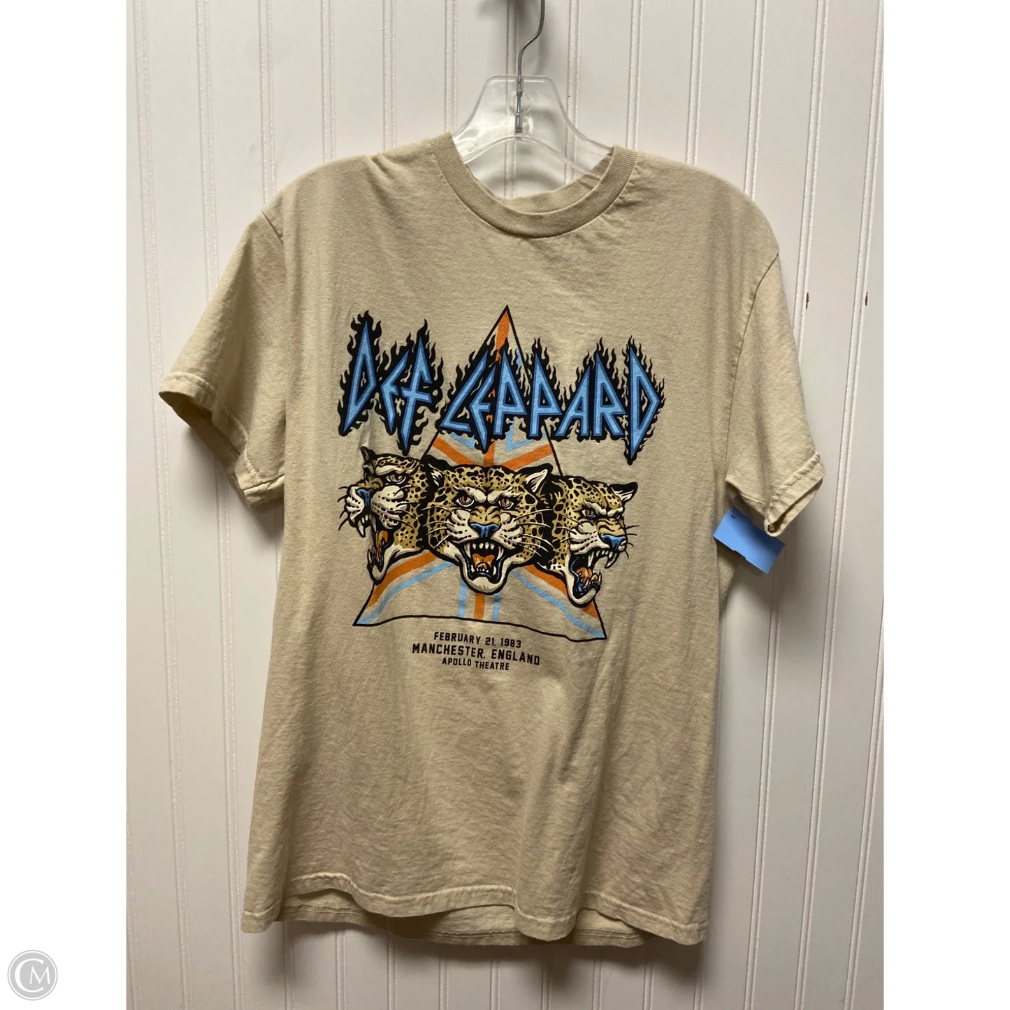 Top Short Sleeve By Clothes Mentor In Beige, Size: M