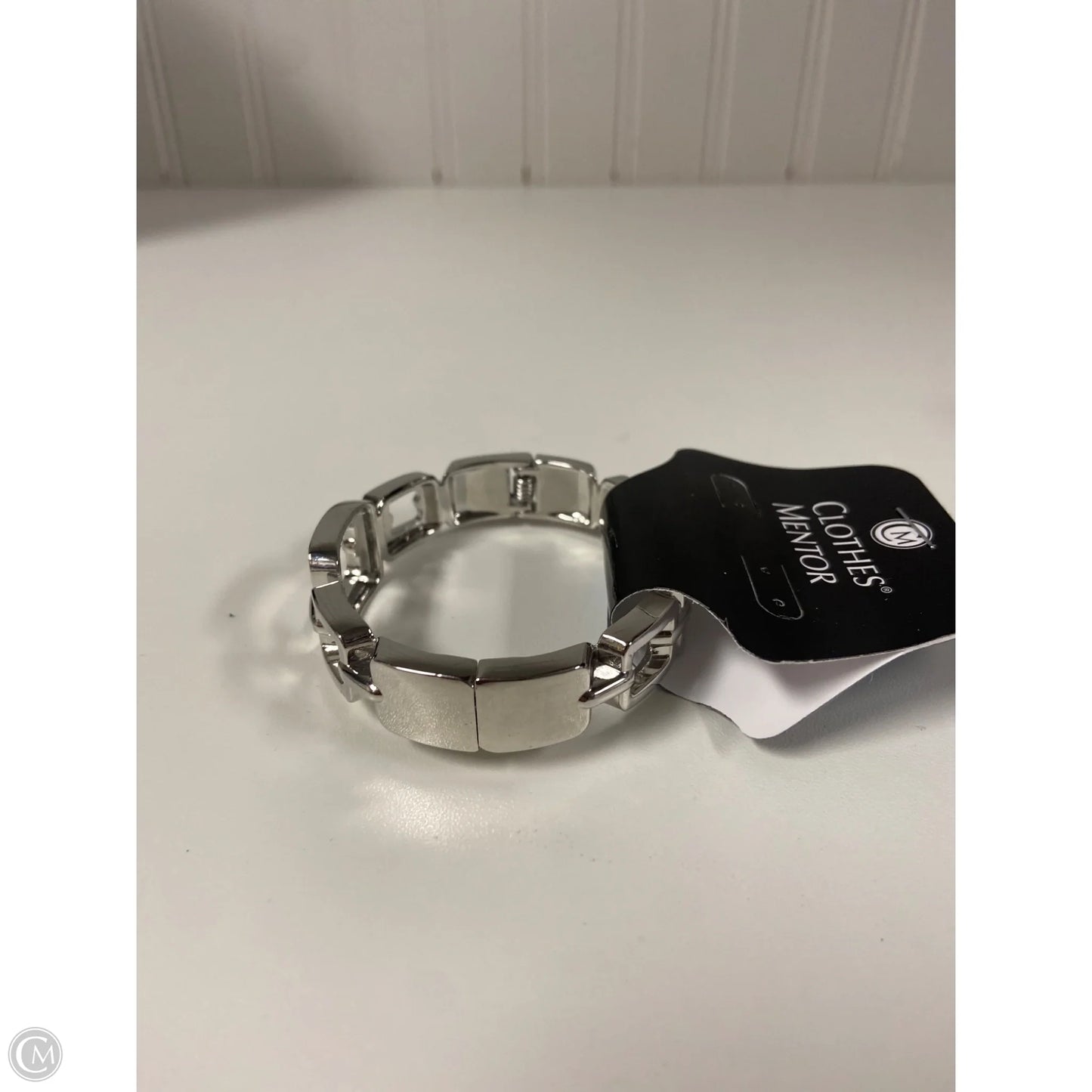 Bracelet Bangle By Clothes Mentor, Size: 1