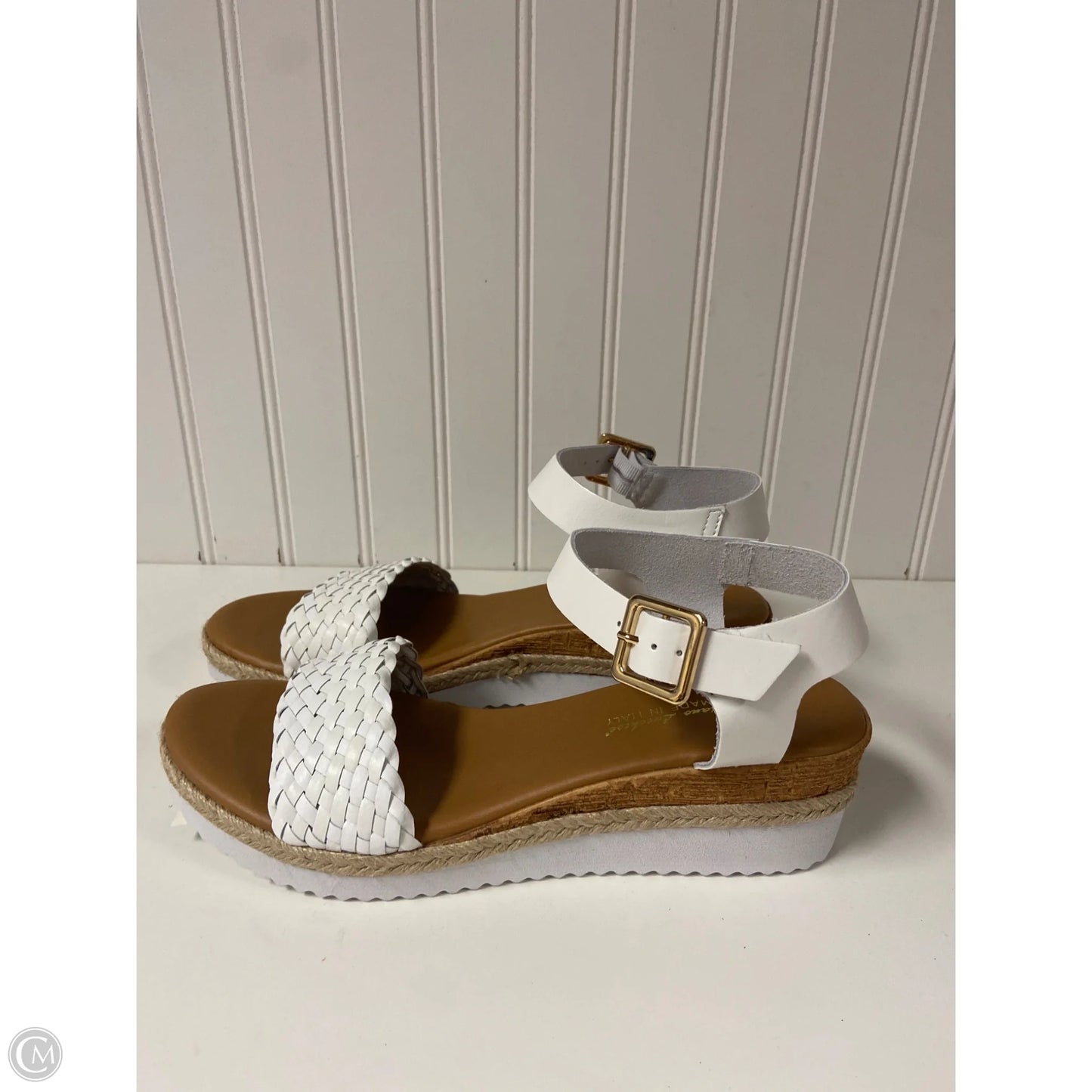Sandals Flats By Clothes Mentor In White, Size: 10.5