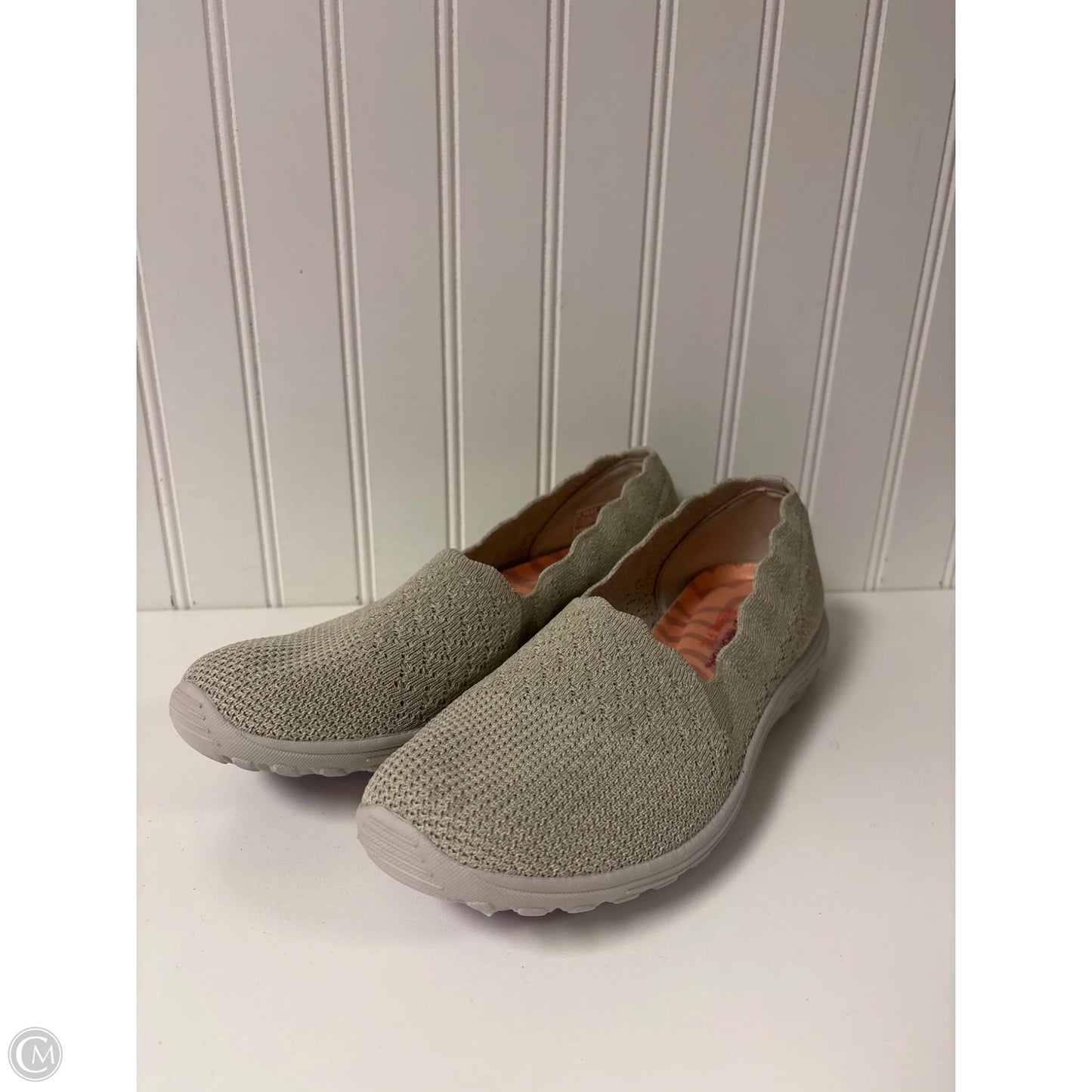 Shoes Flats By Skechers In Beige, Size: 10