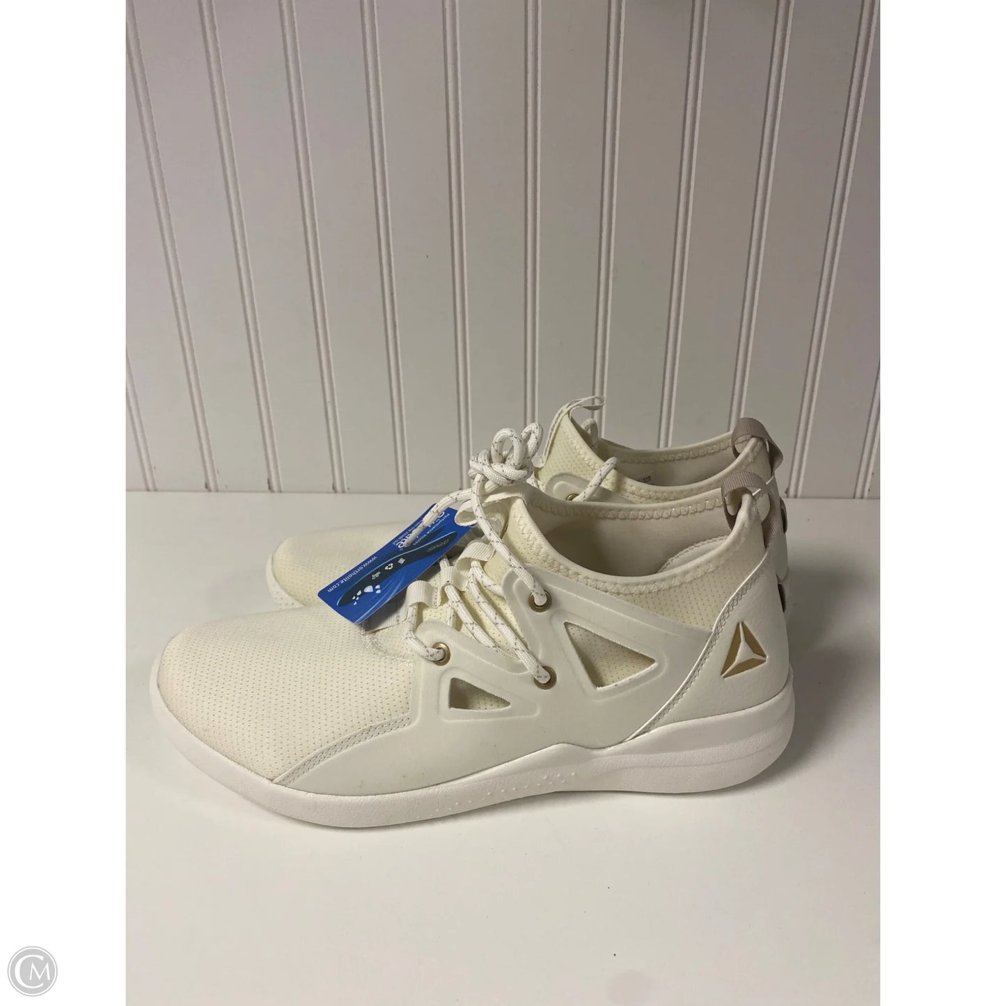 Shoes Athletic By Reebok In Cream, Size: 11