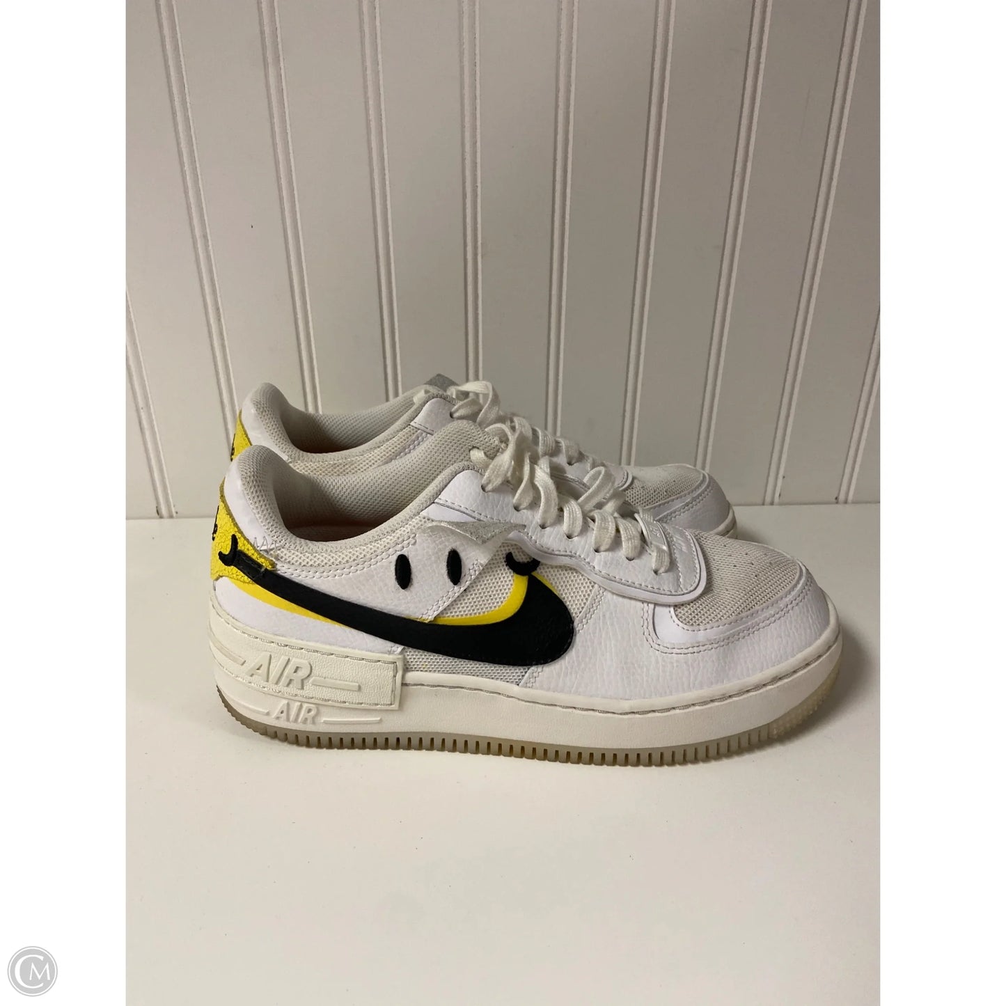 Shoes Sneakers By Nike In White & Yellow, Size: 9