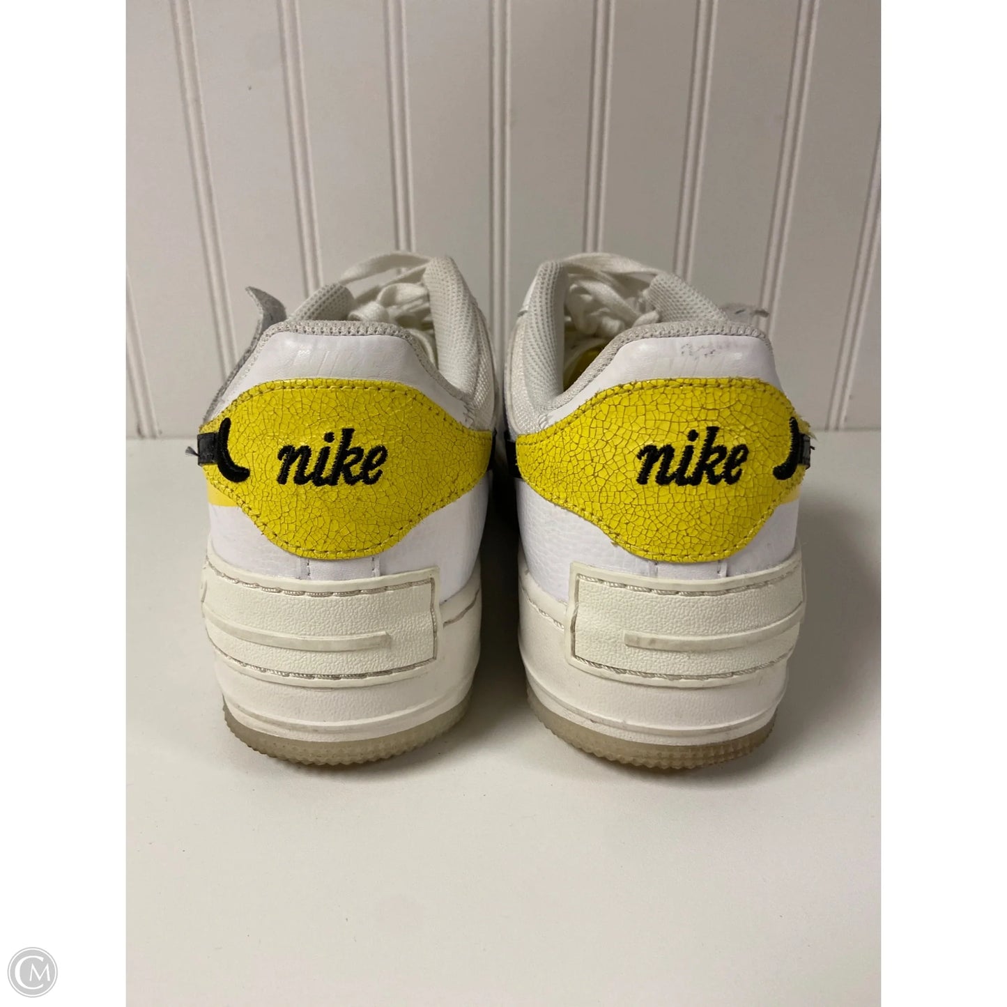 Shoes Sneakers By Nike In White & Yellow, Size: 9