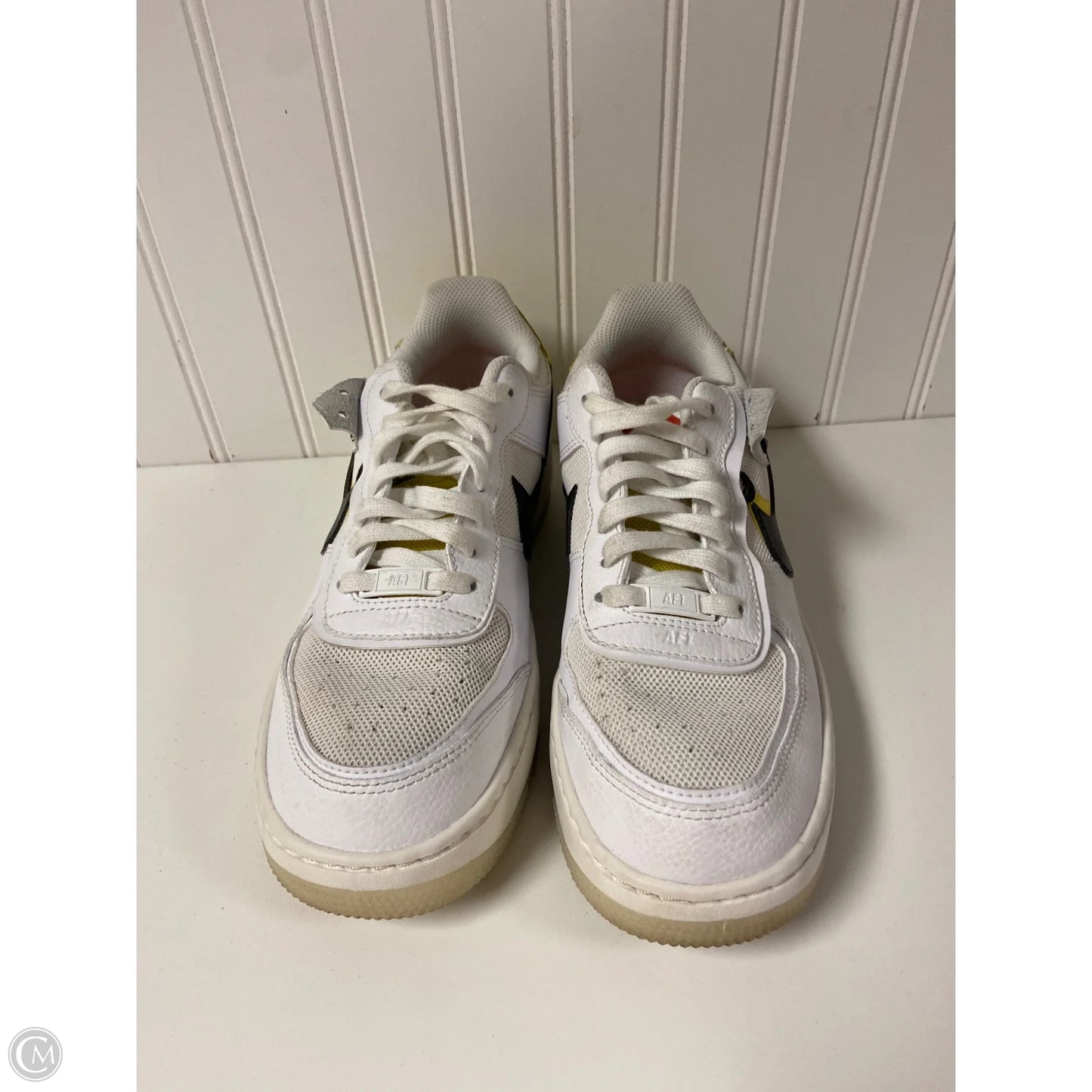 Shoes Sneakers By Nike In White & Yellow, Size: 9