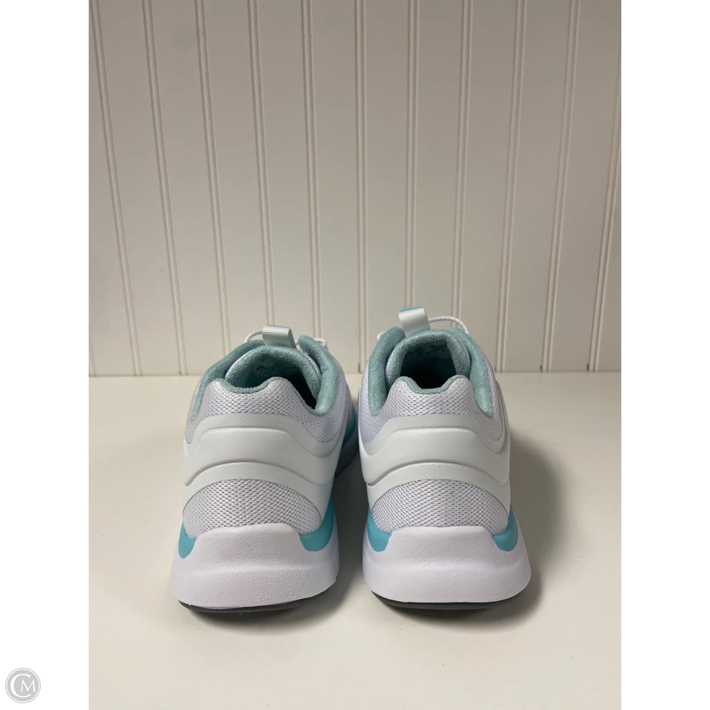 Shoes Sneakers By Cmb In White, Size: 8.5