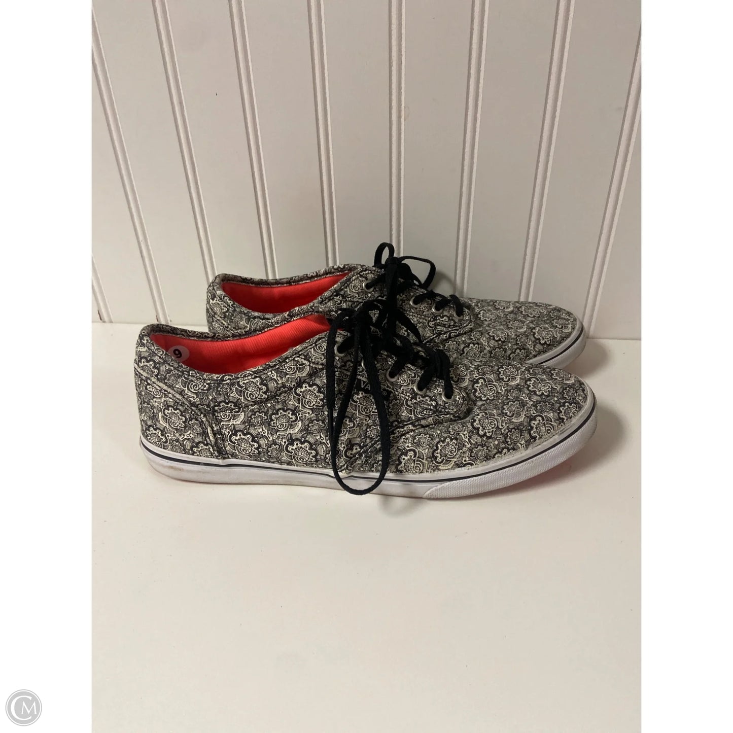 Shoes Sneakers By Vans In Black & White, Size: 9