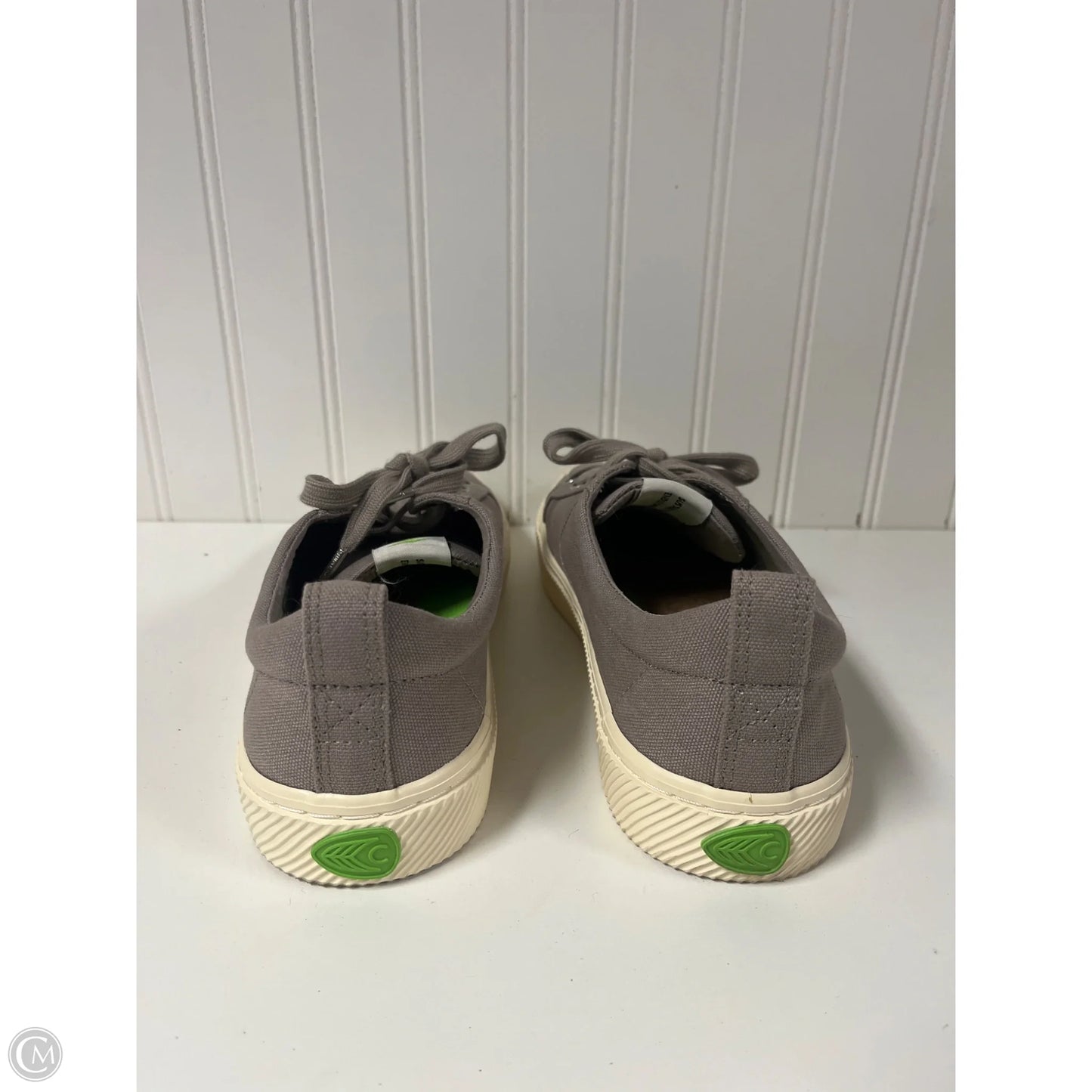Shoes Sneakers By Cariuma In Grey, Size: 9.5