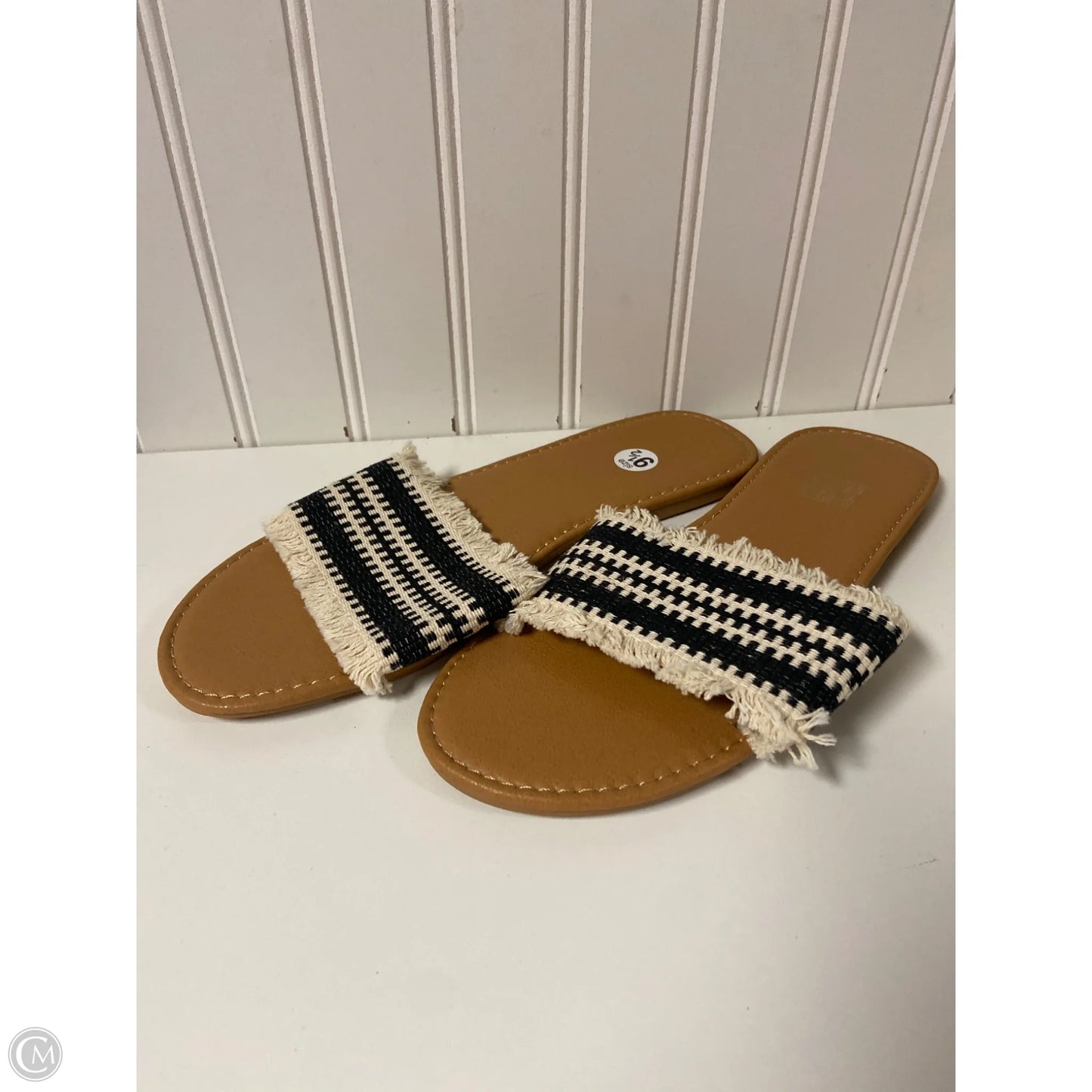 Sandals Flats By Clothes Mentor In Black & Cream, Size: 9.5