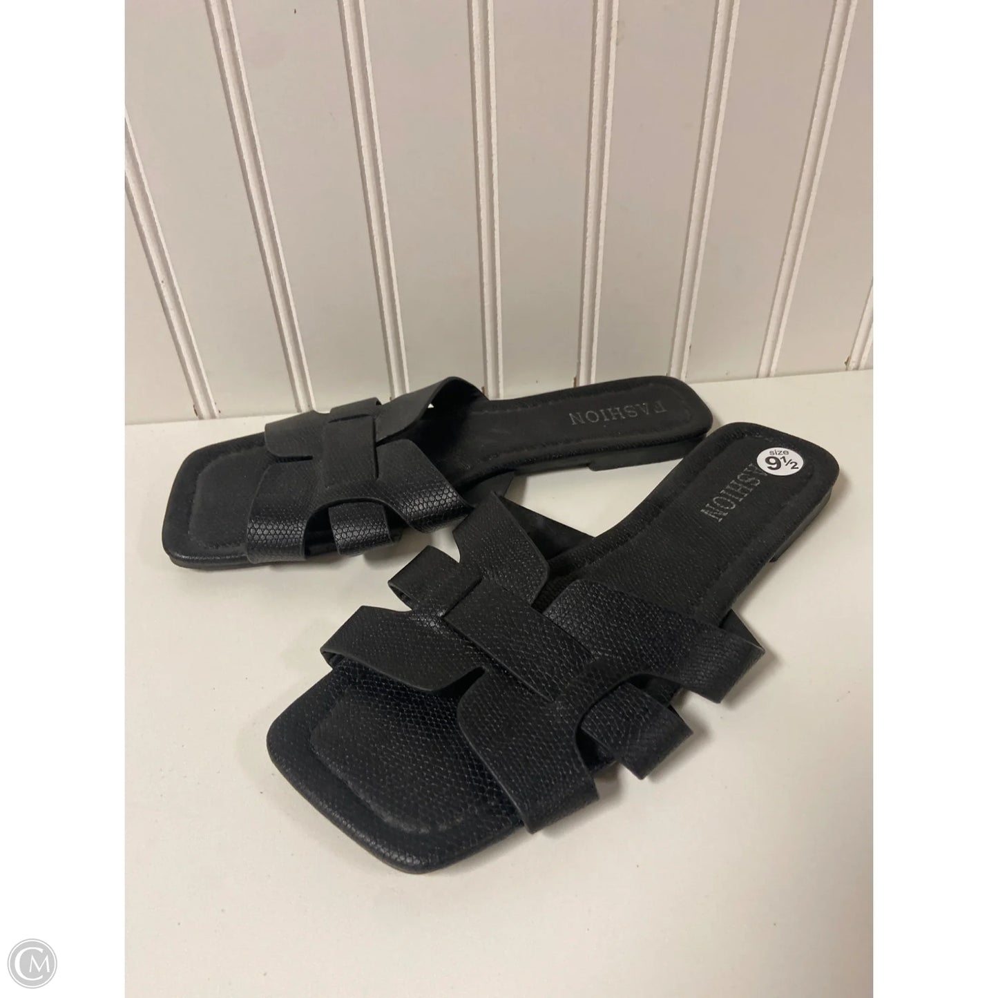 Sandals Flats By Clothes Mentor In Black, Size: 9.5