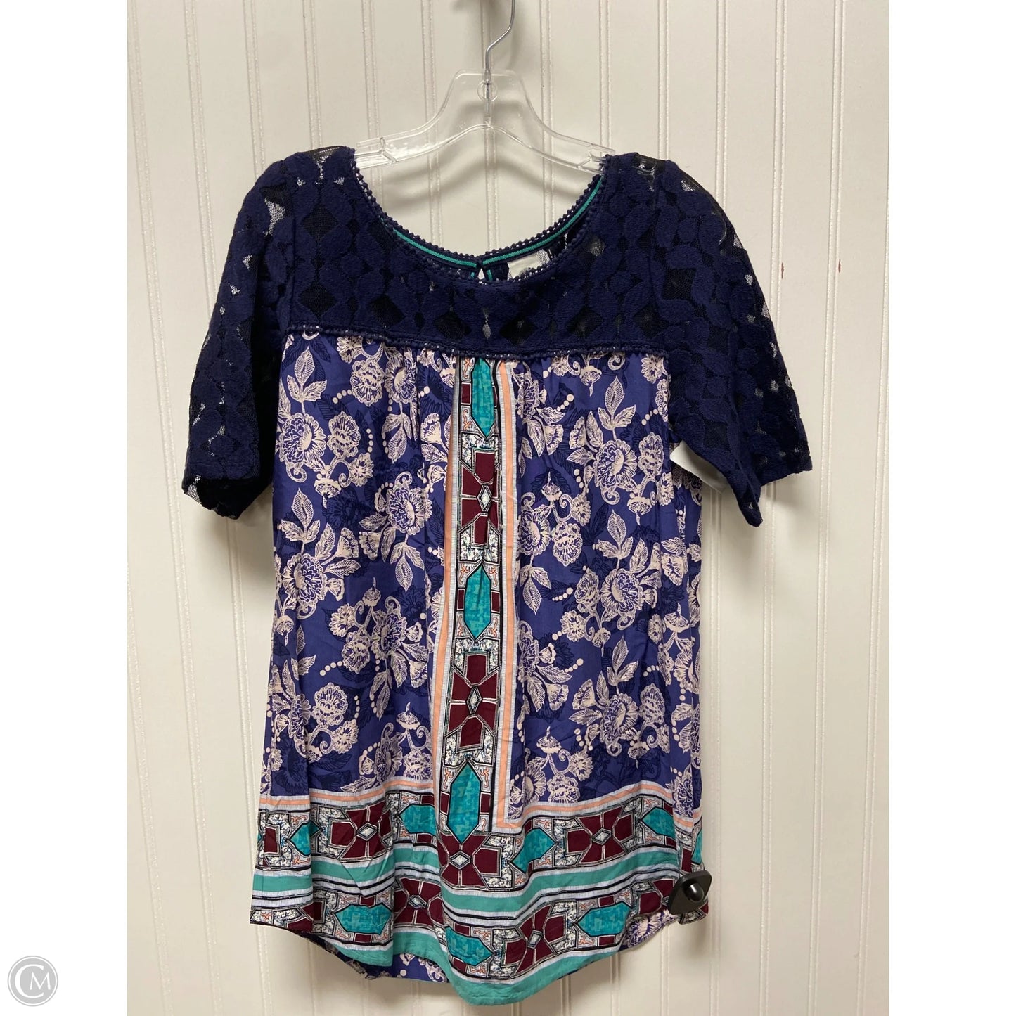 Top Short Sleeve By Akemi And Kin In Navy, Size: M