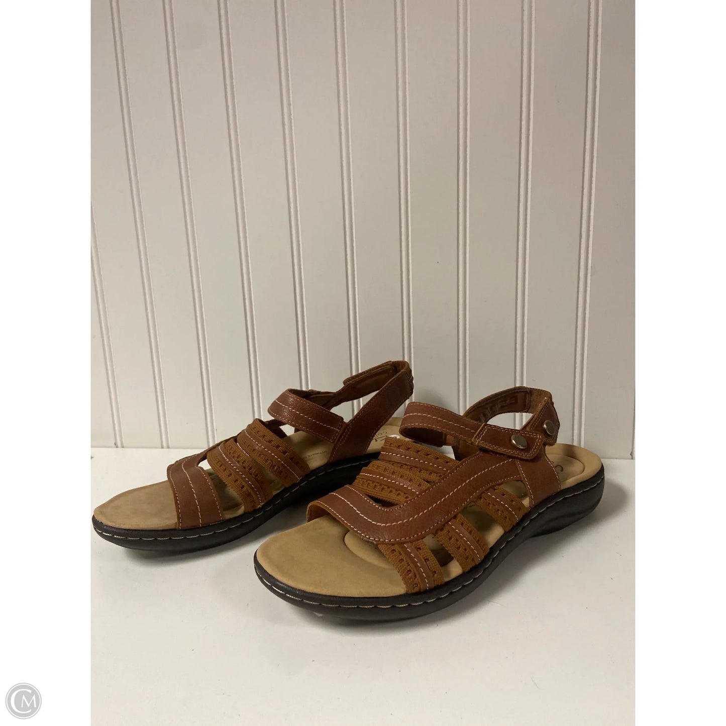 Sandals Flats By Clarks In Tan, Size: 9