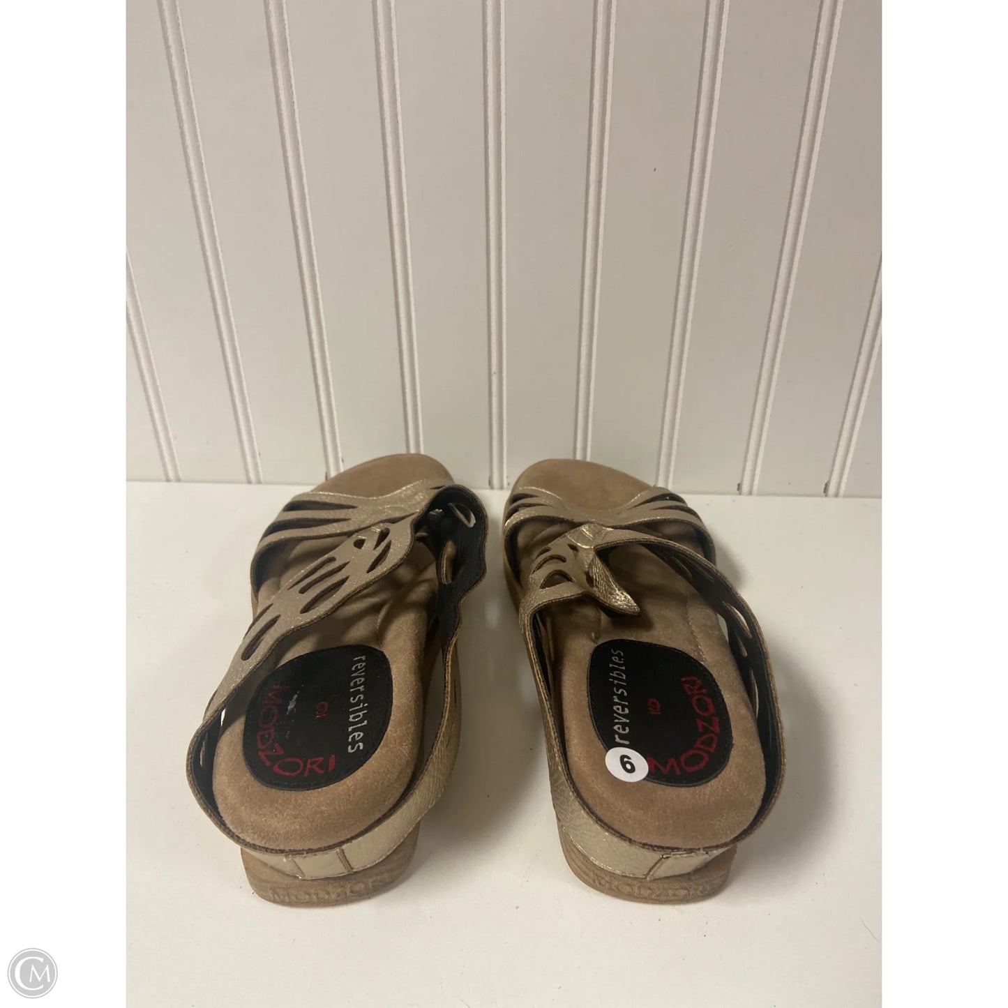 Sandals Flats By Clothes Mentor In Gold, Size: 9