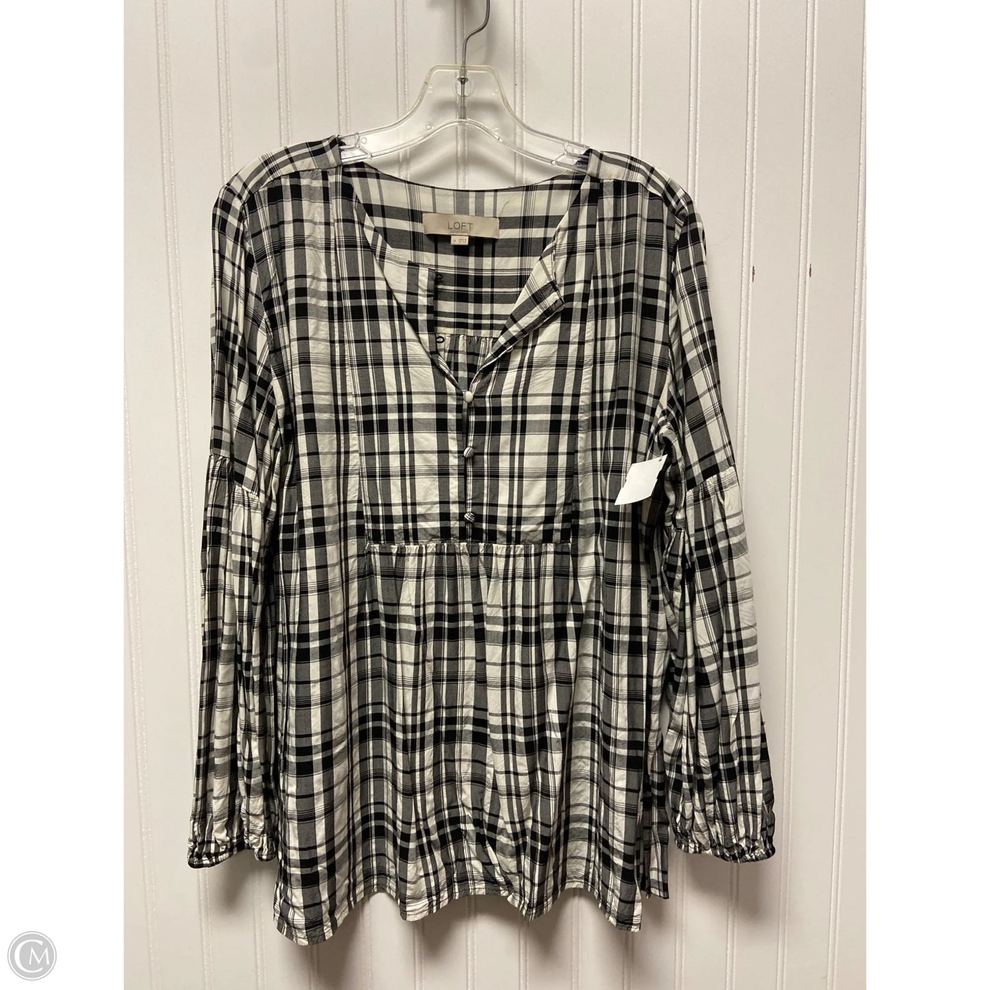 Top Long Sleeve By Loft In Checkered Pattern, Size: M