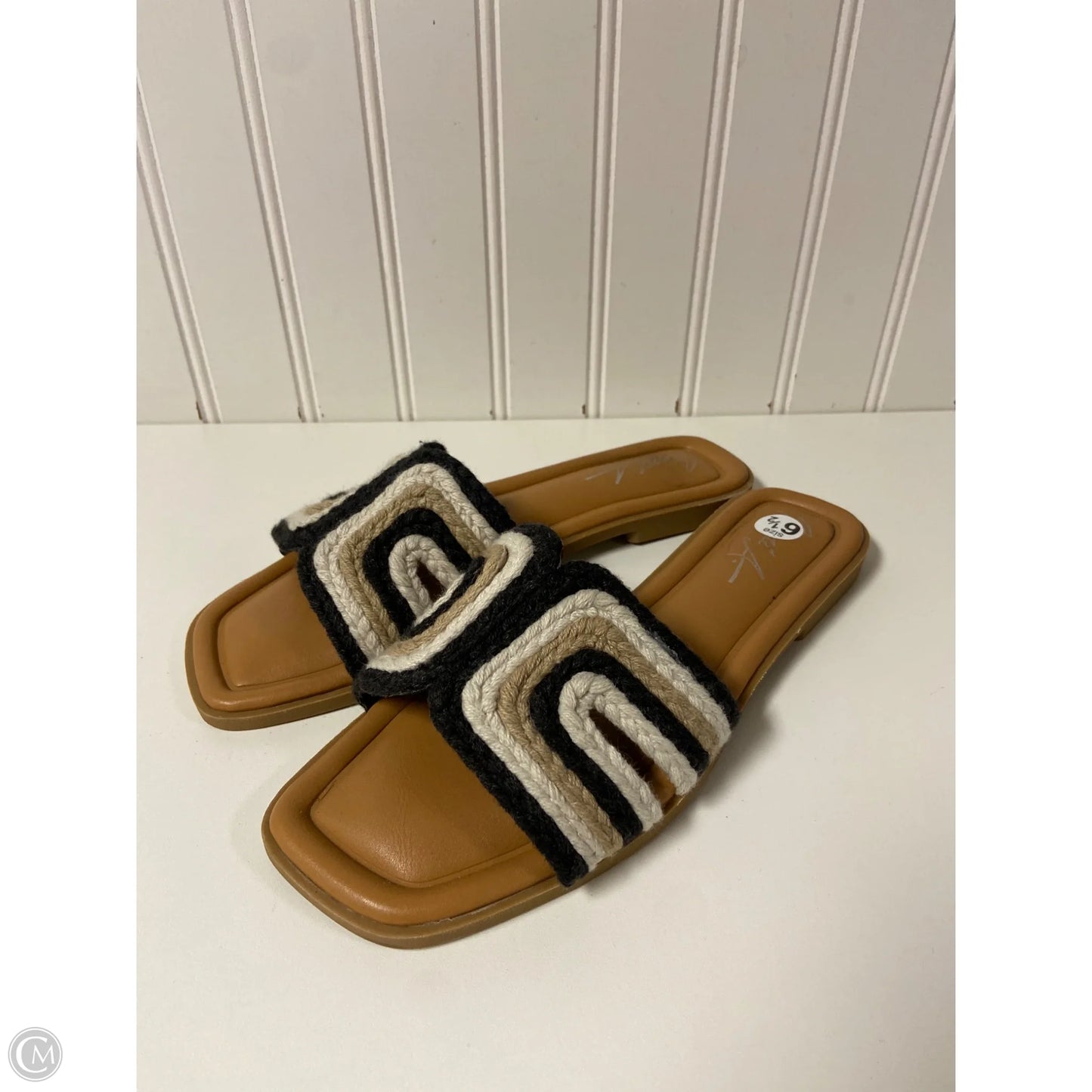 Sandals Flats By Clothes Mentor In Black & Cream, Size: 6.5