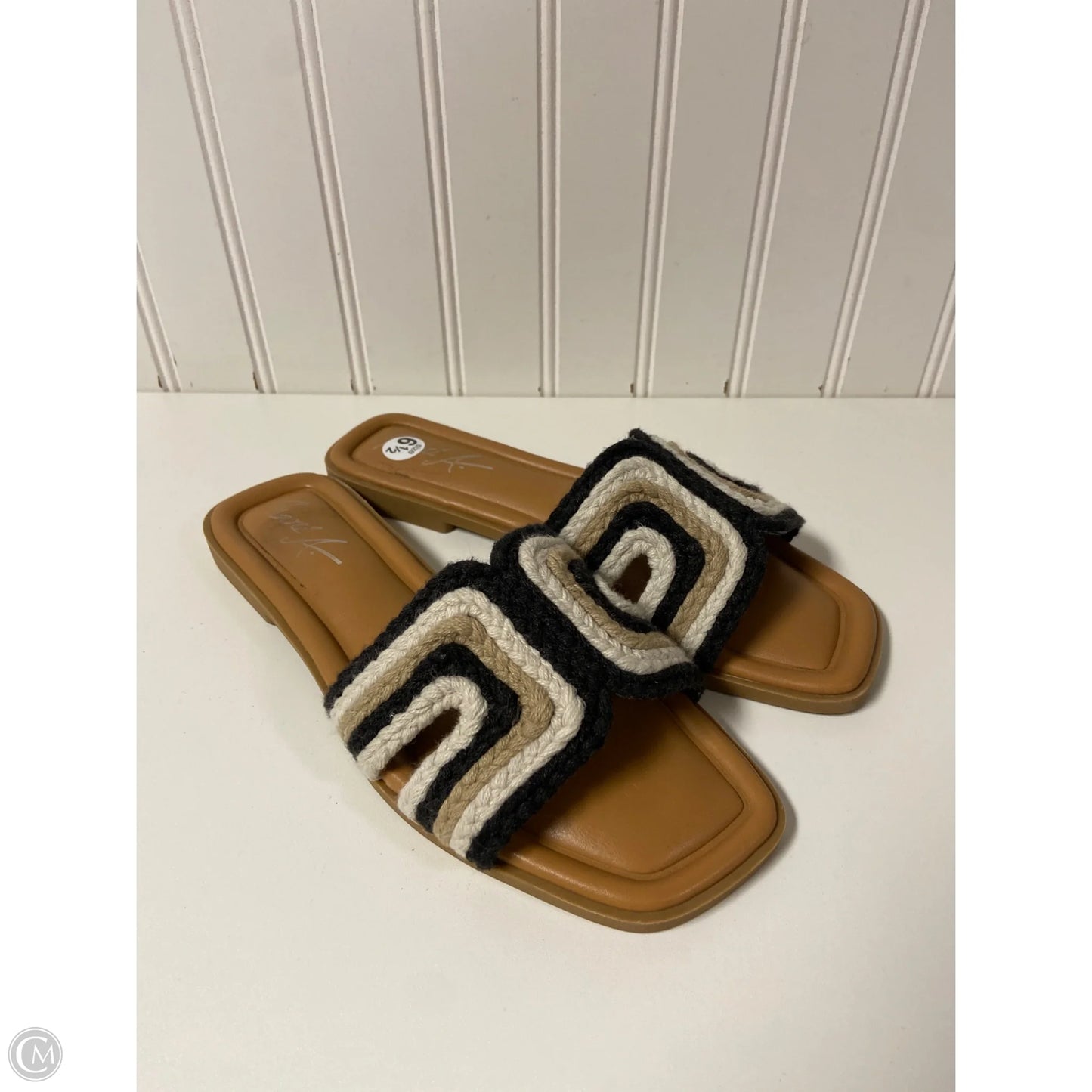 Sandals Flats By Clothes Mentor In Black & Cream, Size: 6.5