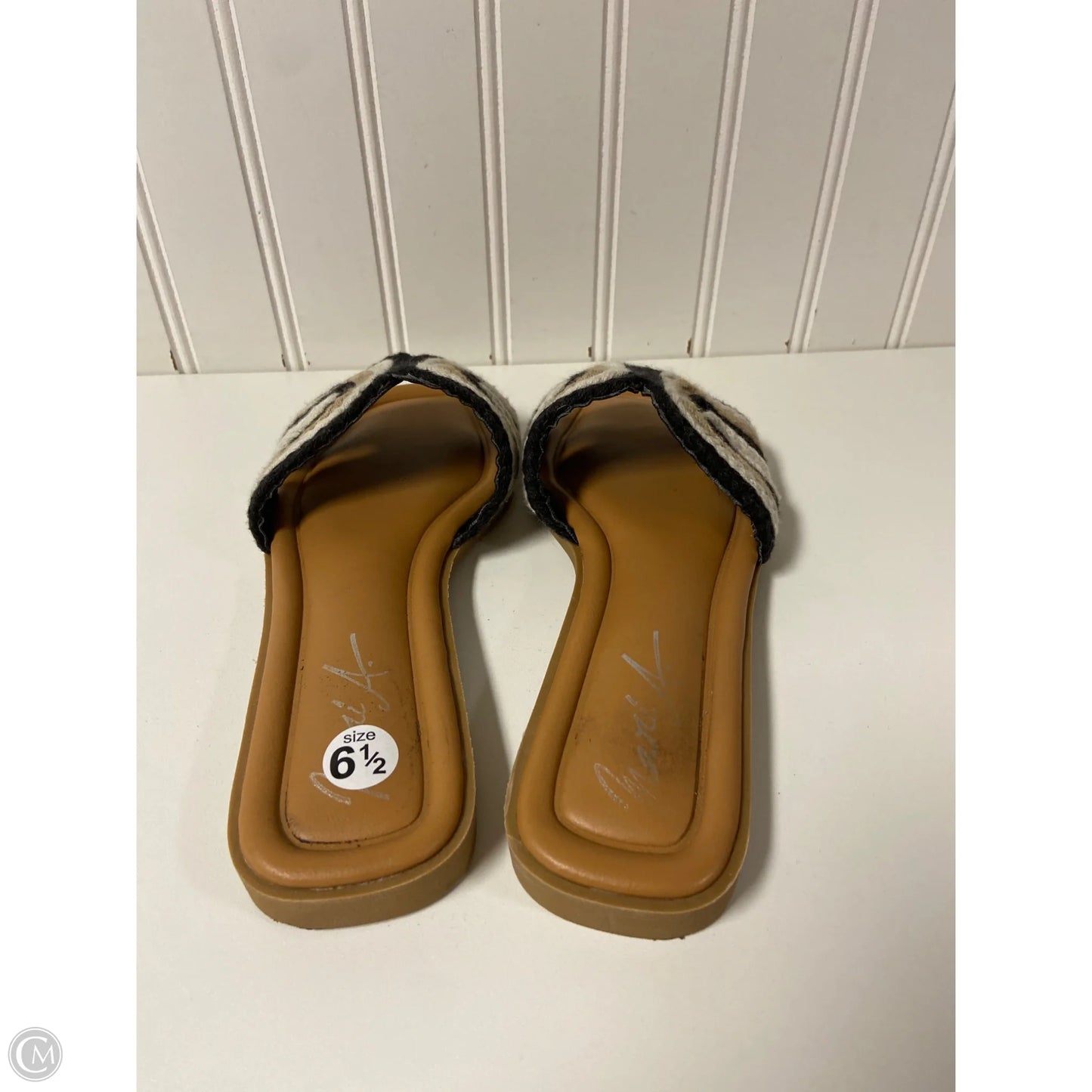 Sandals Flats By Clothes Mentor In Black & Cream, Size: 6.5