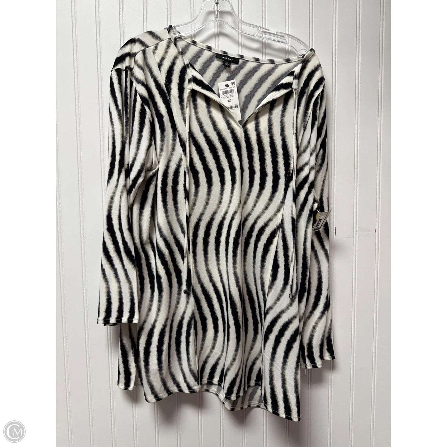 Top Long Sleeve By Alfani In Black & White, Size: 1x