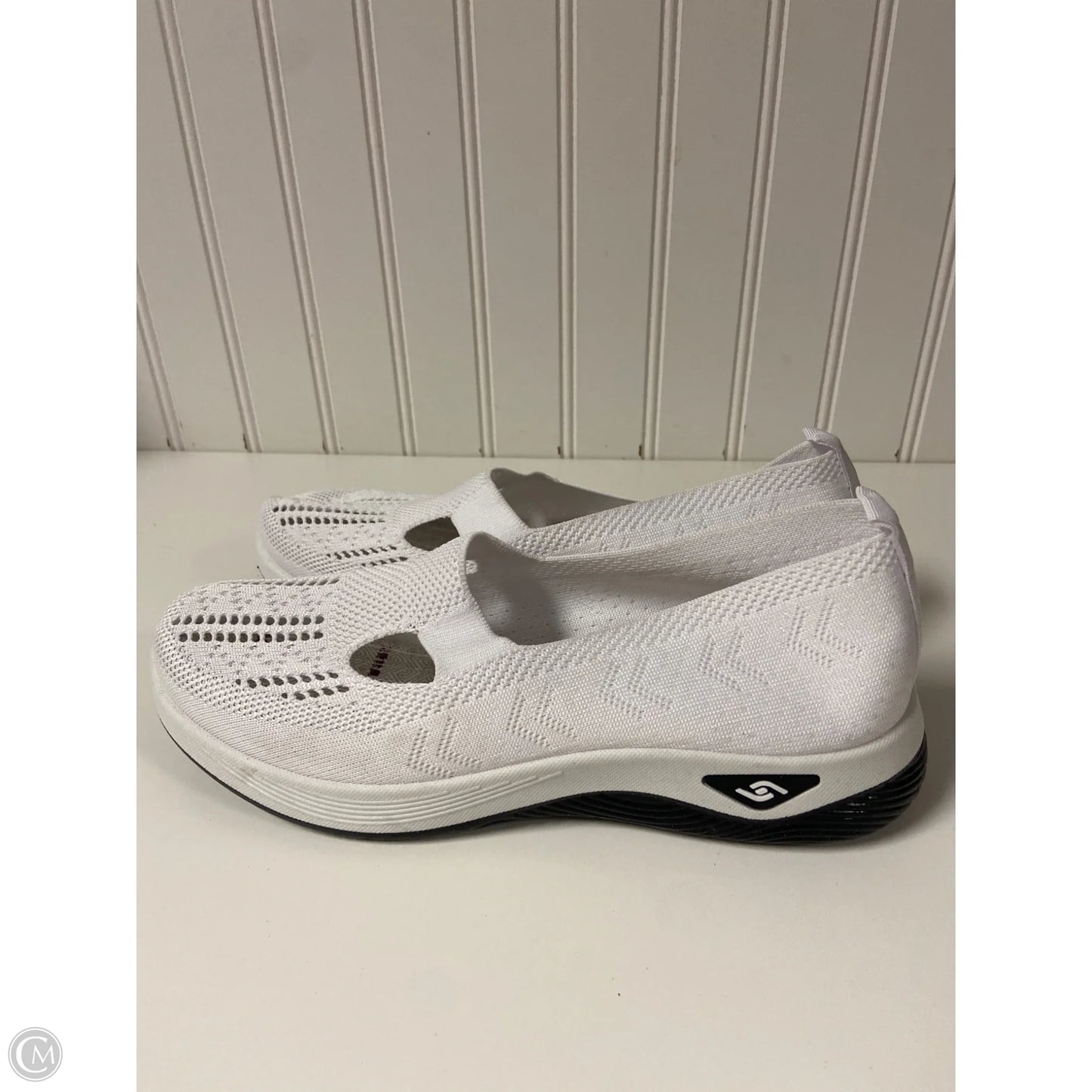 Shoes Athletic By Clothes Mentor In White, Size: 9.5
