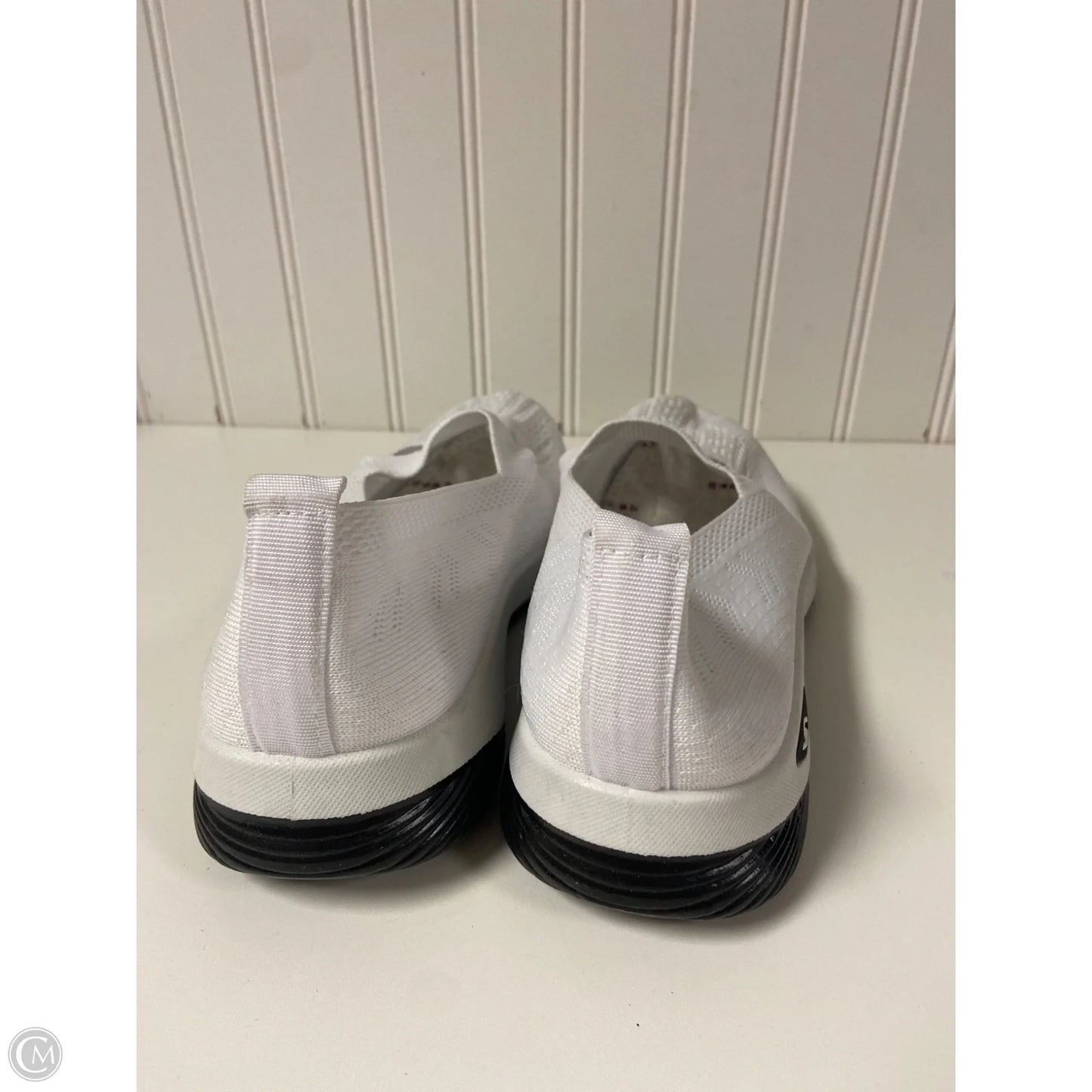 Shoes Athletic By Clothes Mentor In White, Size: 9.5
