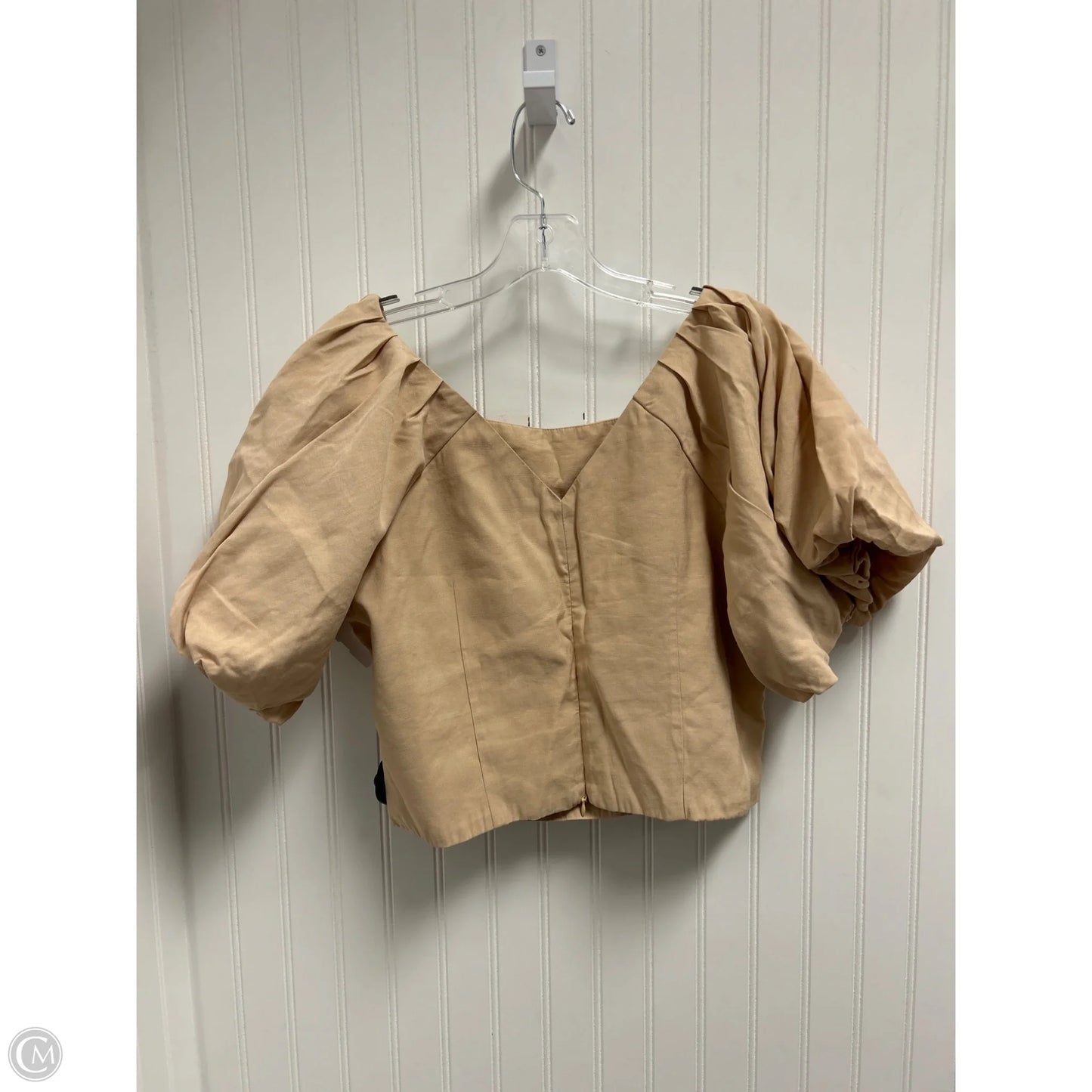 Top Short Sleeve By Clothes Mentor In Beige, Size: L