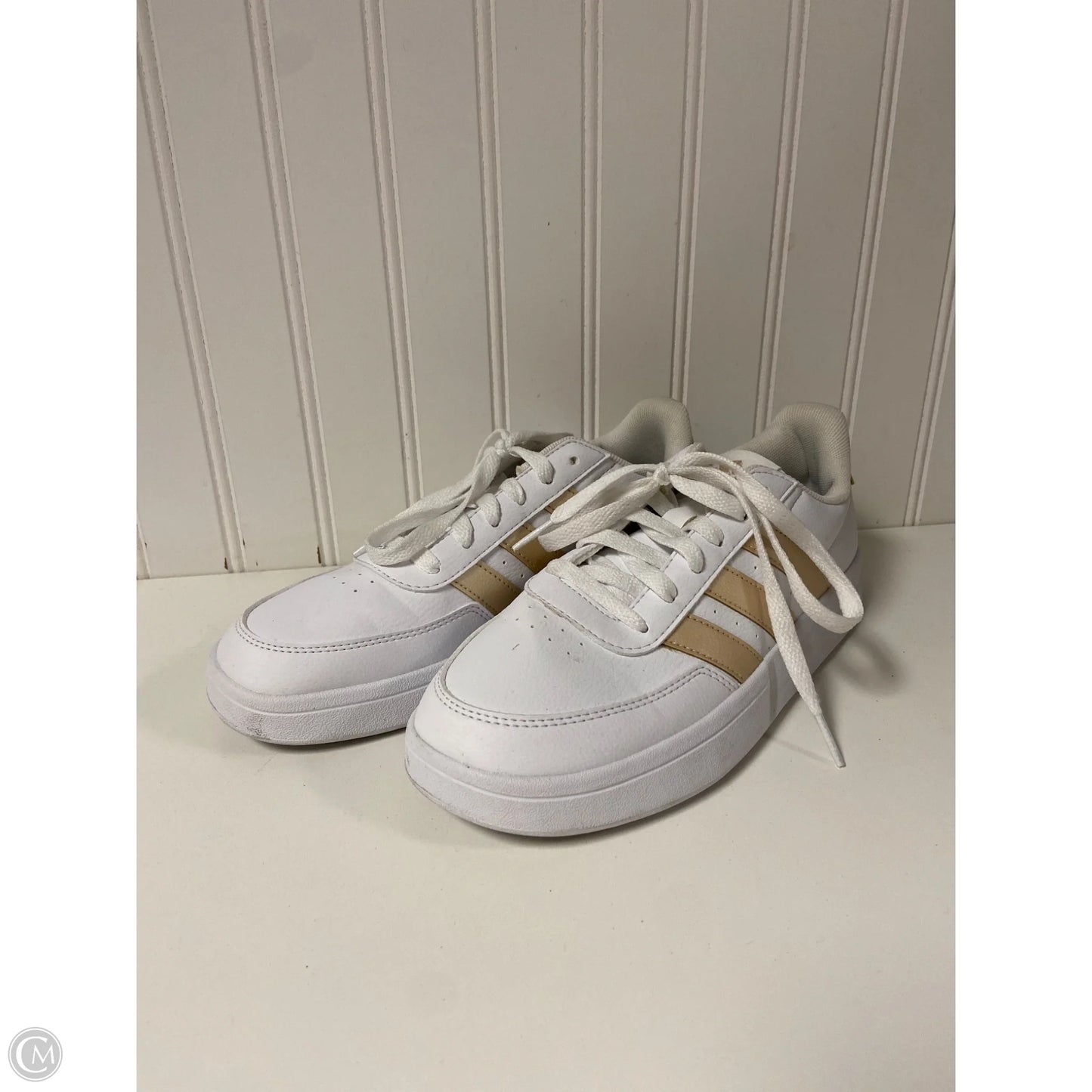 Shoes Sneakers By Adidas In White & Yellow, Size: 7.5