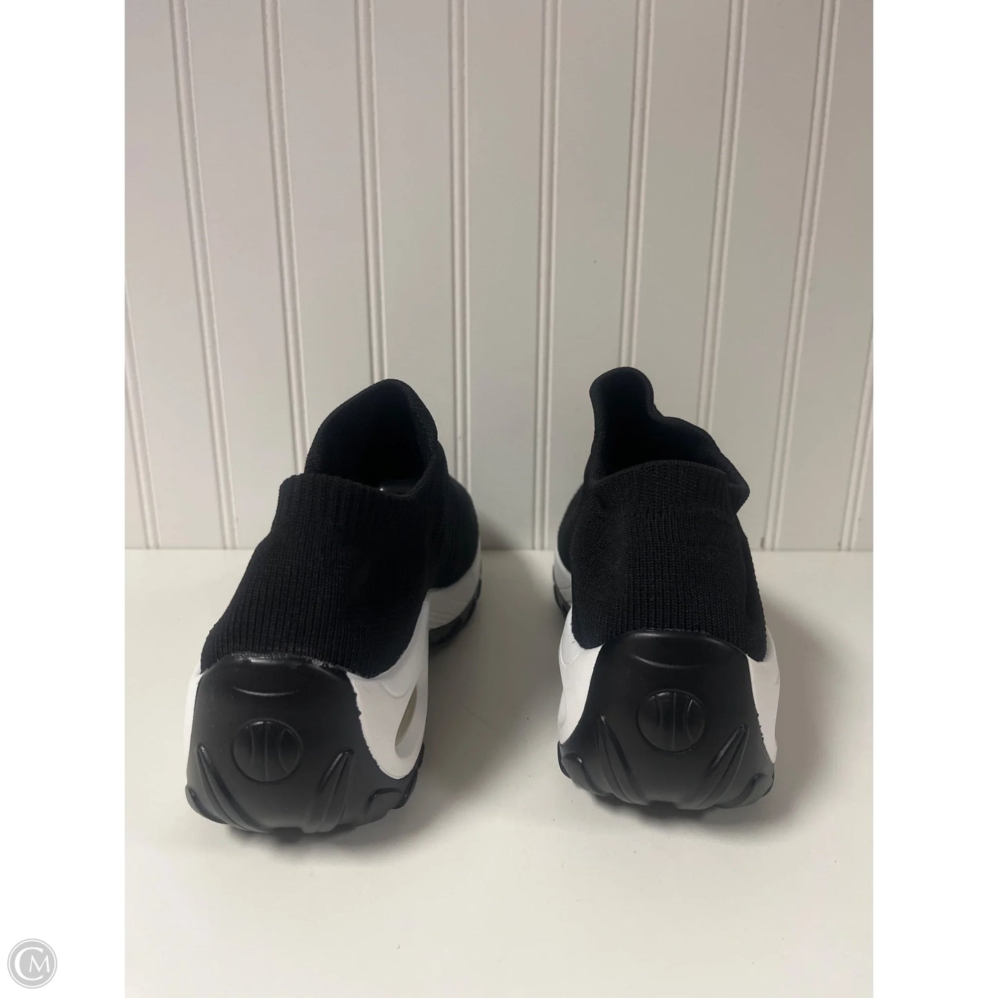 Shoes Athletic By Cmf In Black & White, Size: 9.5