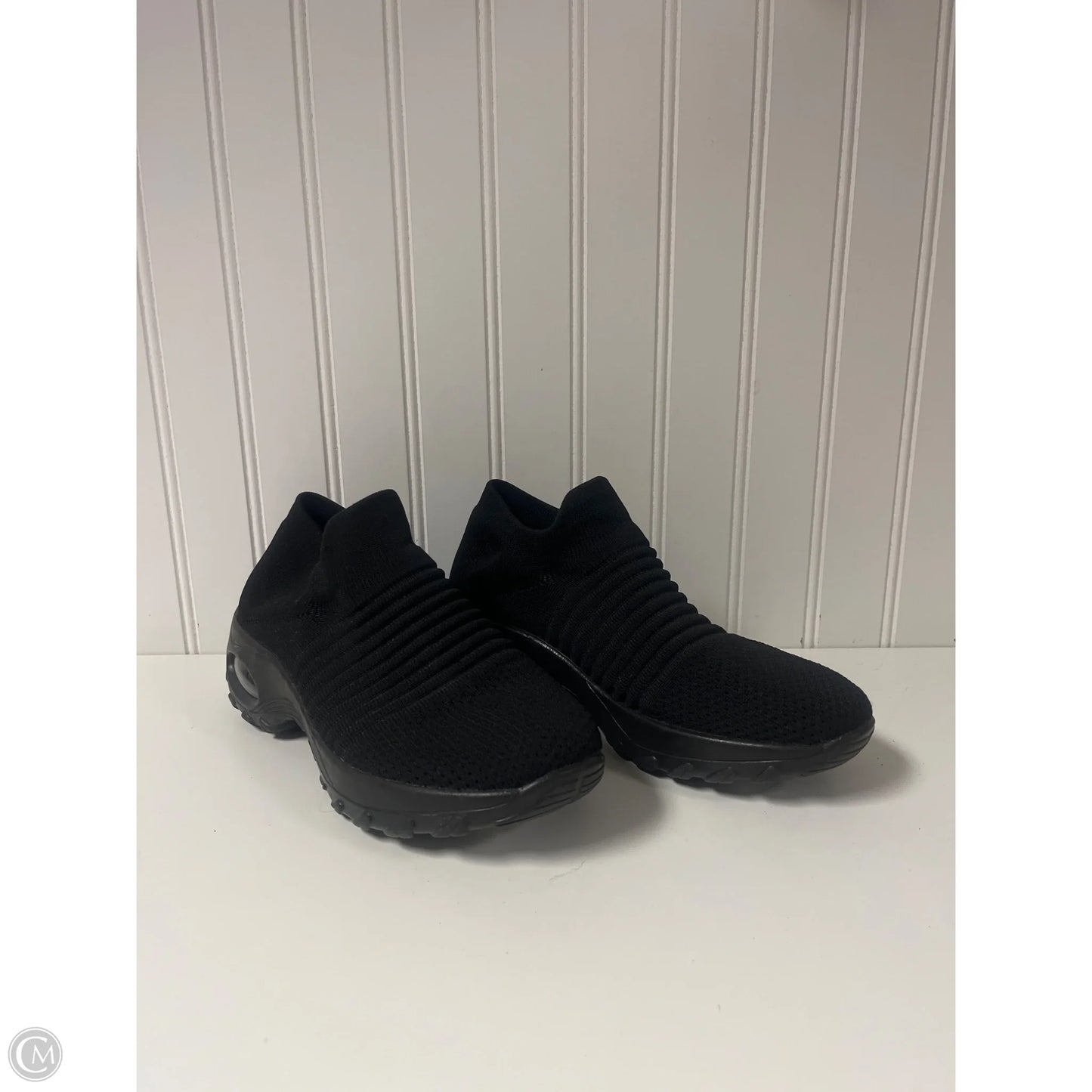 Shoes Athletic By Clothes Mentor In Black, Size: 7