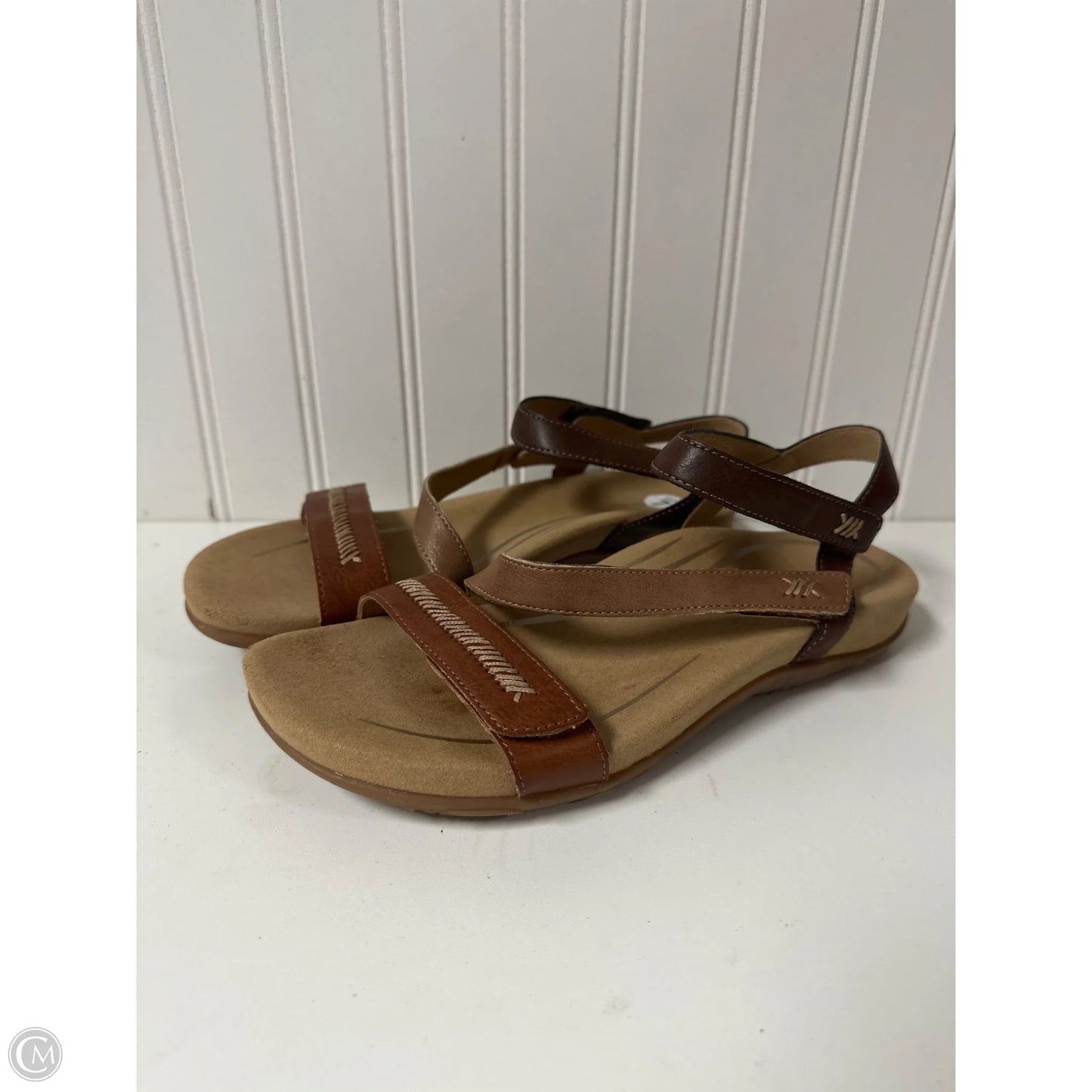Sandals Flats By Aetrex In Brown, Size: 7