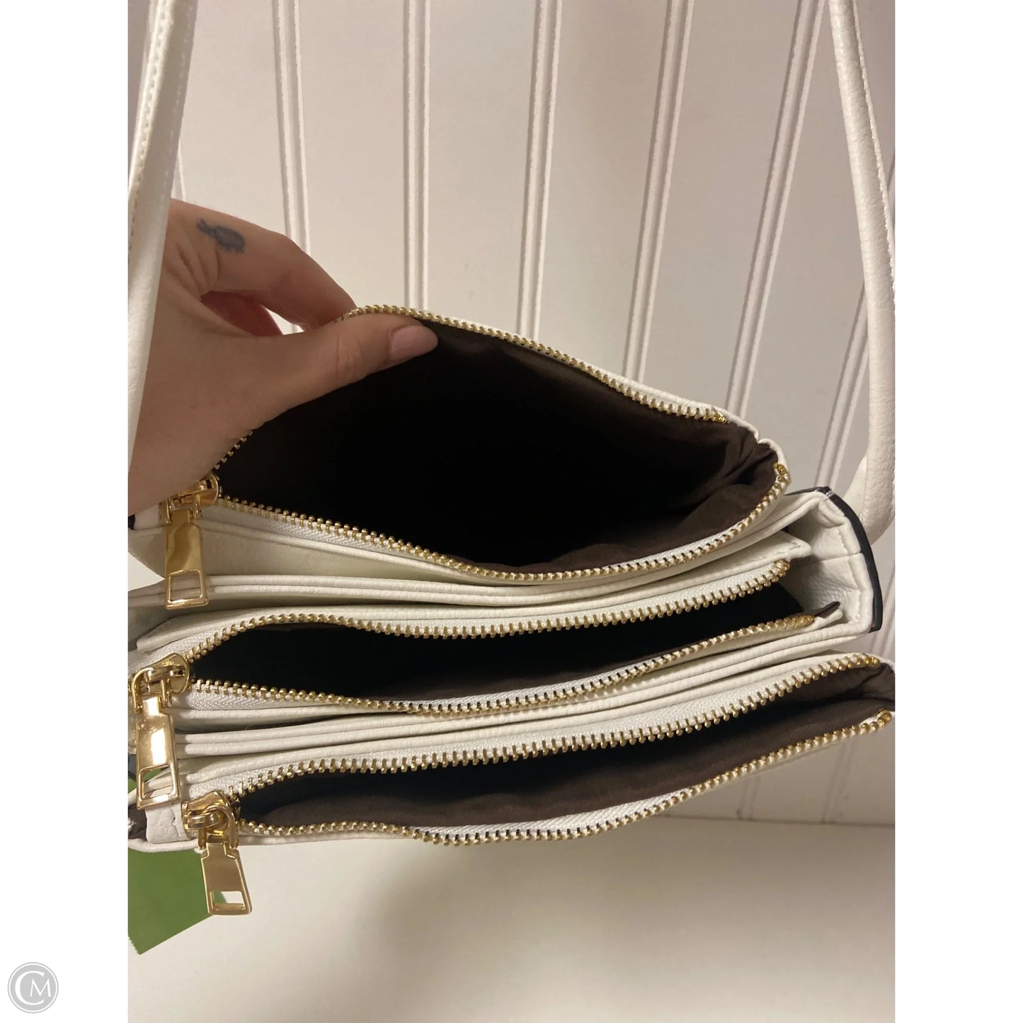 Crossbody By Clothes Mentor, Size: Medium