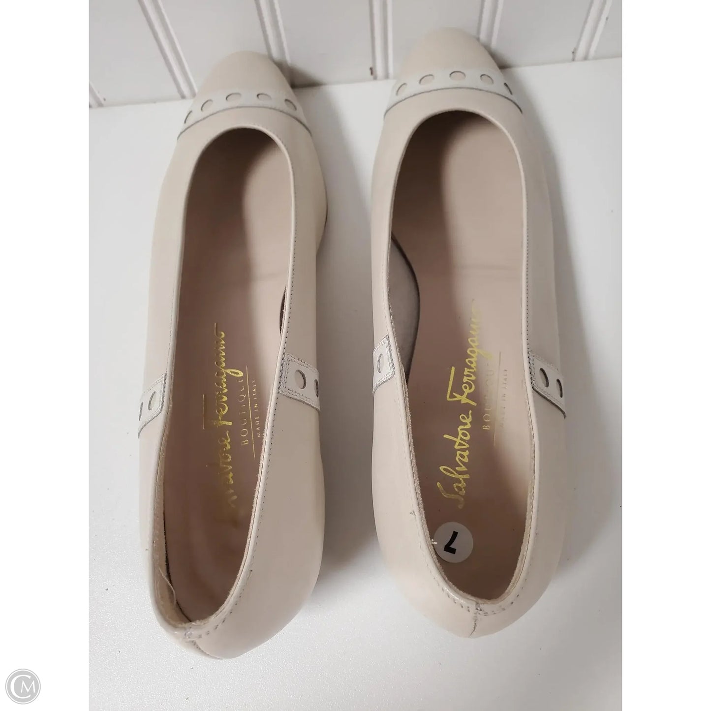 Shoes Designer By Ferragamo In Taupe, Size: 7