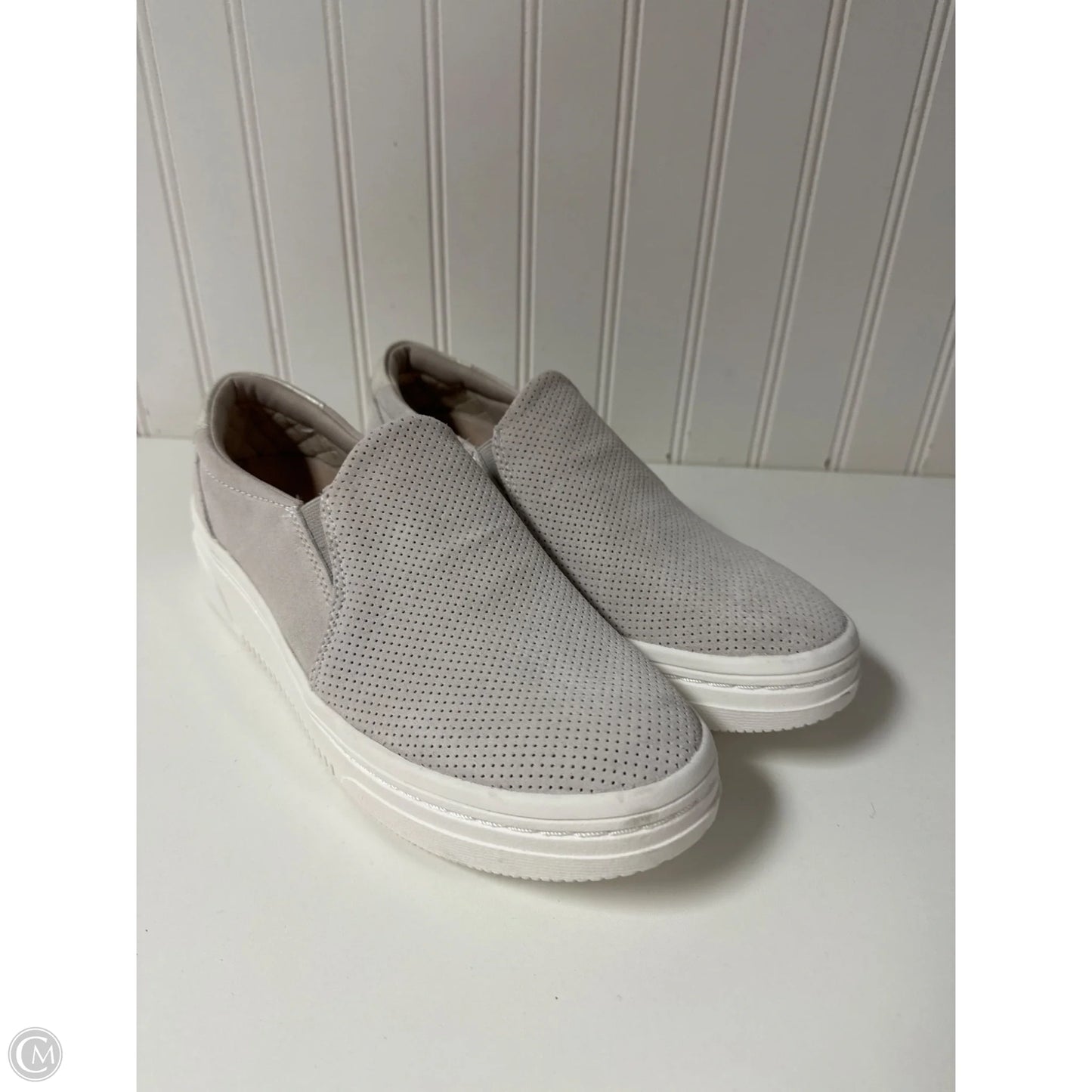 Shoes Sneakers By Clothes Mentor In Grey, Size: 9.5