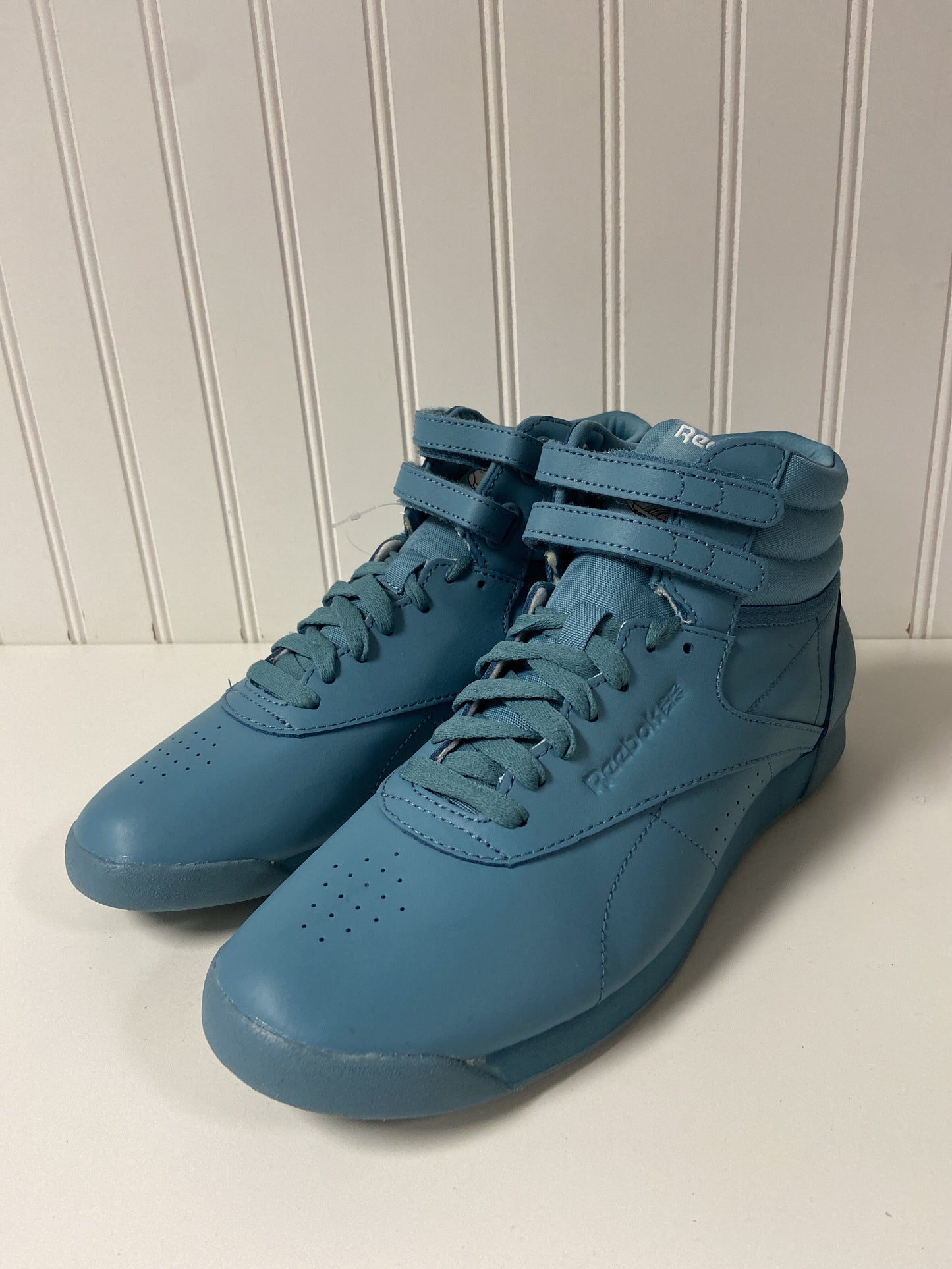 Shoes Sneakers By Reebok Size: 9.5