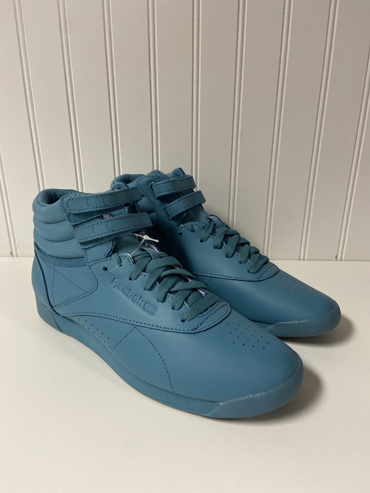 Shoes Sneakers By Reebok Size: 9.5