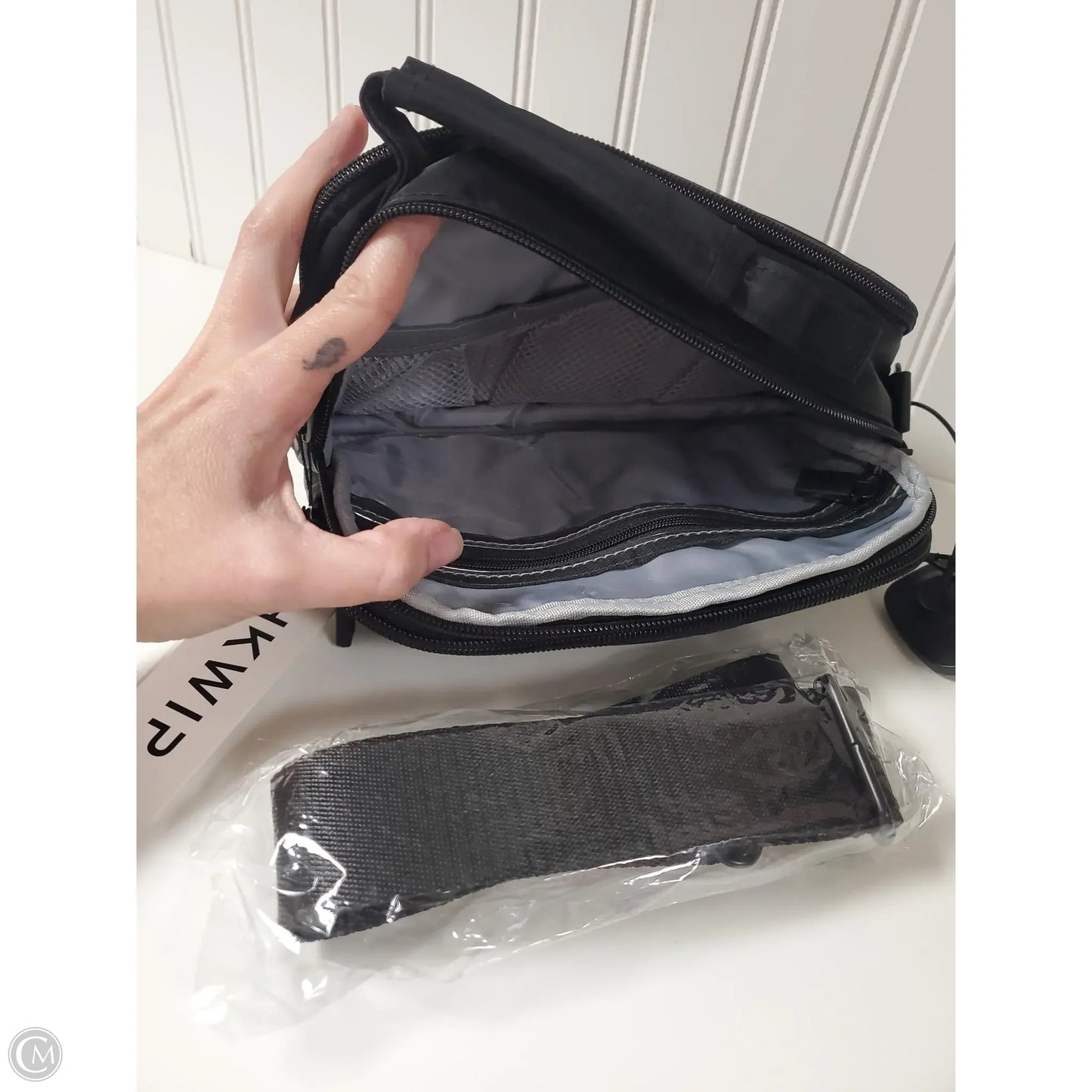 Crossbody By Clothes Mentor, Size: Small