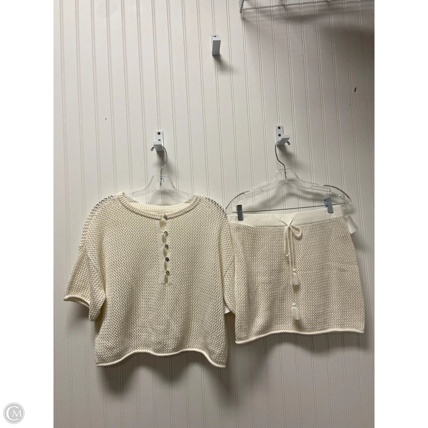 Skirt Set 2pc By Clothes Mentor In Cream, Size: M