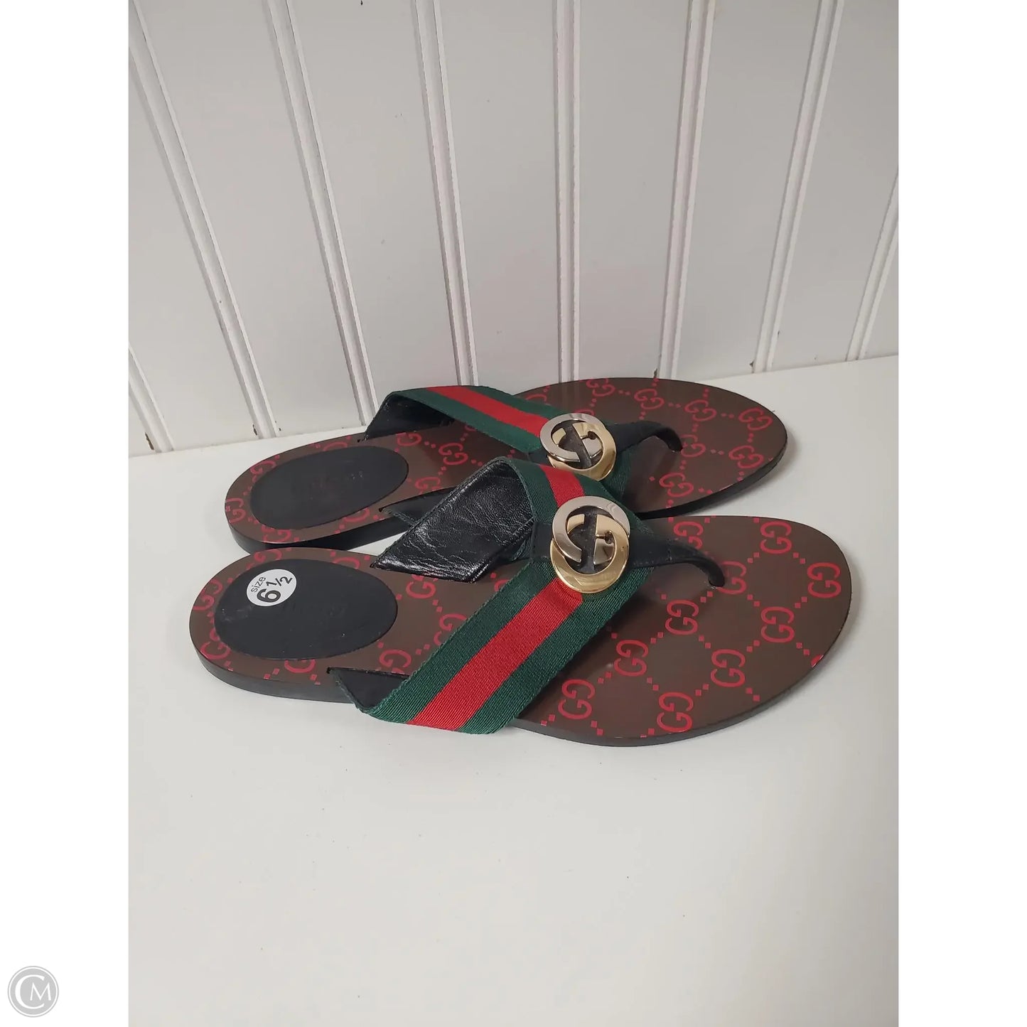 Sandals Luxury Designer By Gucci In Green & Red, Size: 6.5
