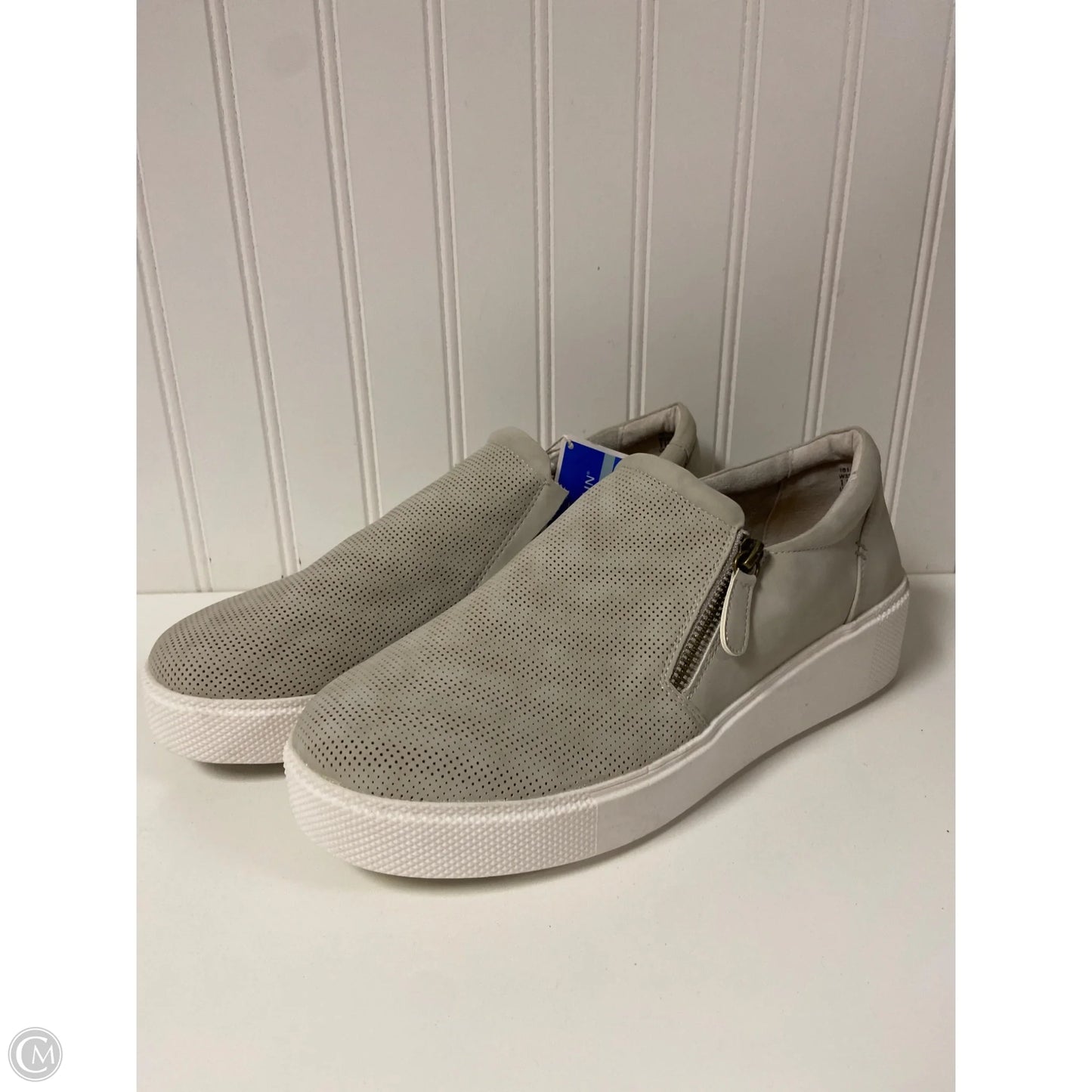 Shoes Flats By White Mountain In Grey, Size: 10