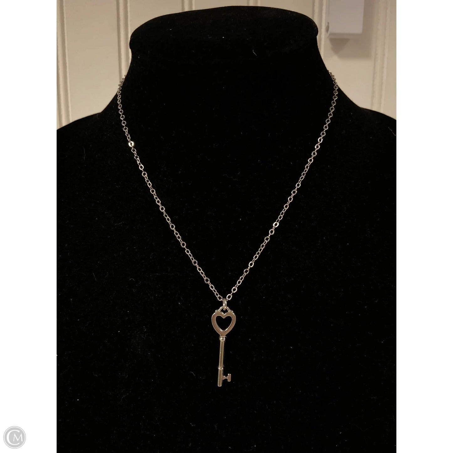 Necklace Charm By Clothes Mentor, Size: 1