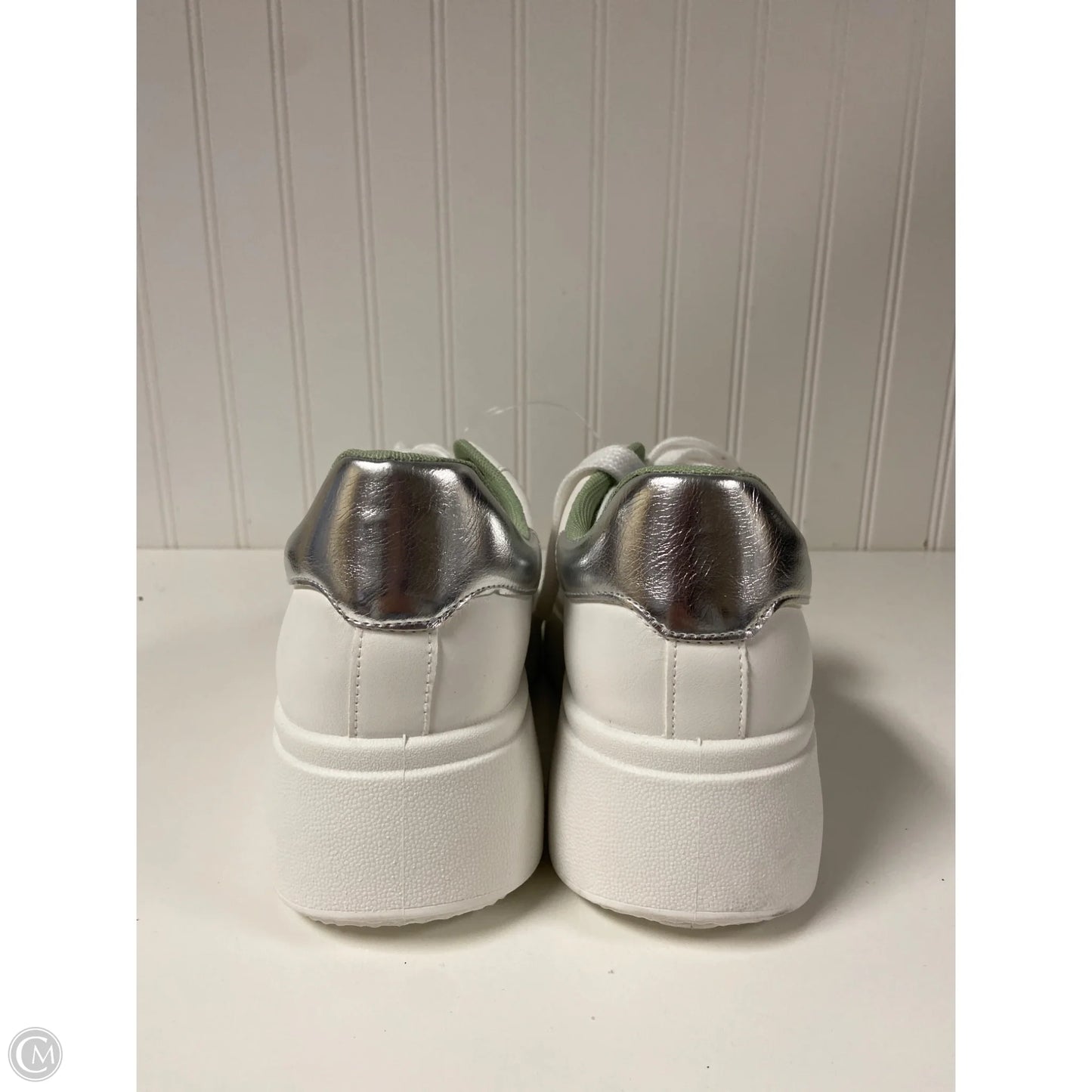 Shoes Sneakers Platform By Clothes Mentor In White, Size: 9