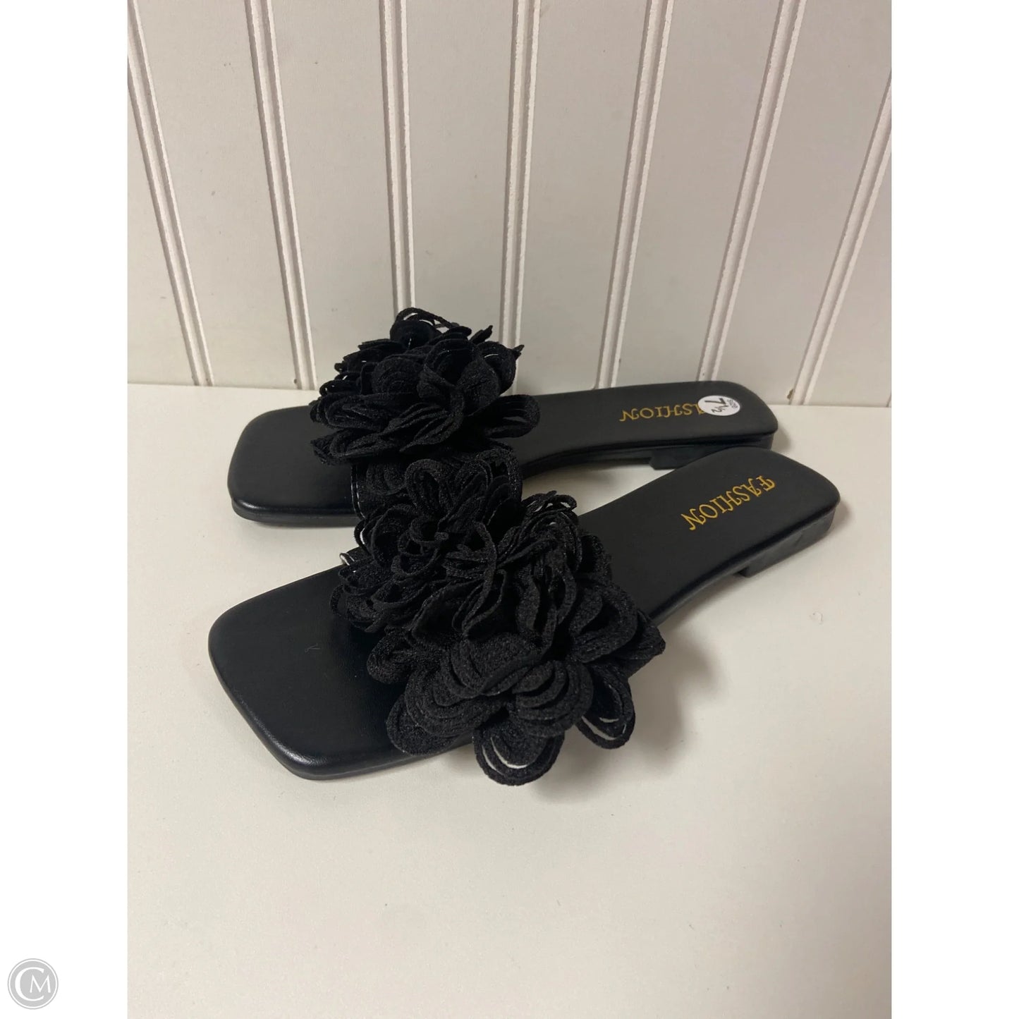 Sandals Flats By Clothes Mentor In Black, Size: 7.5