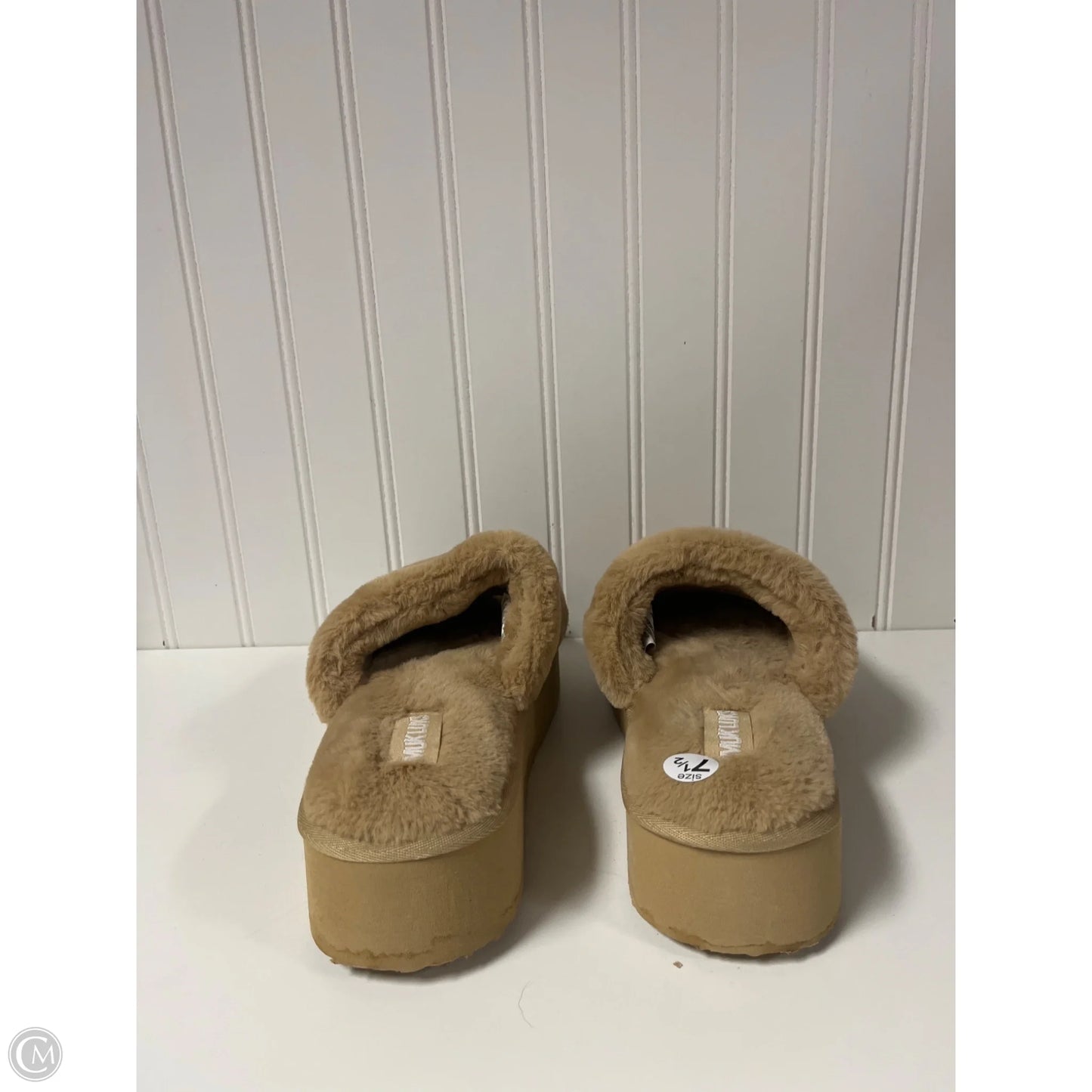 Sandals Flats By Muk Luks In Beige, Size: 7.5