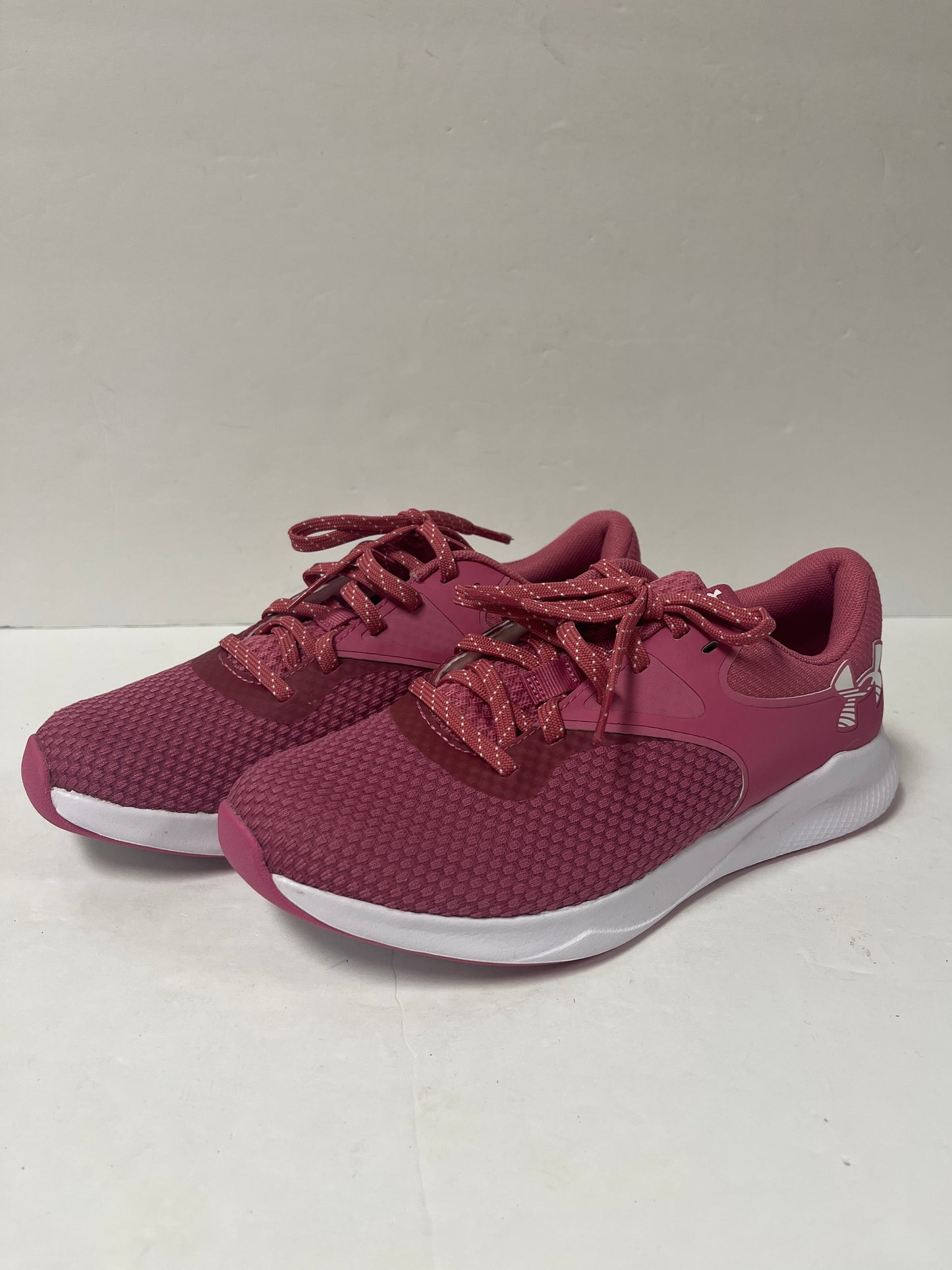Shoes Athletic By Under Armour Size: 7.5