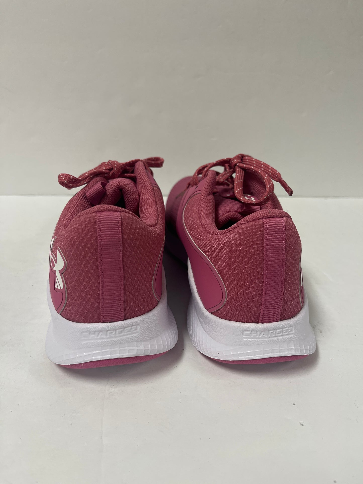 Shoes Athletic By Under Armour Size: 7.5