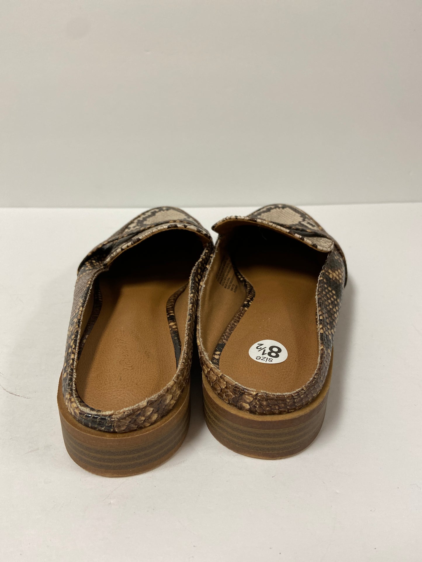 Shoes Flats Mule & Slide By Universal Thread Size: 6.5