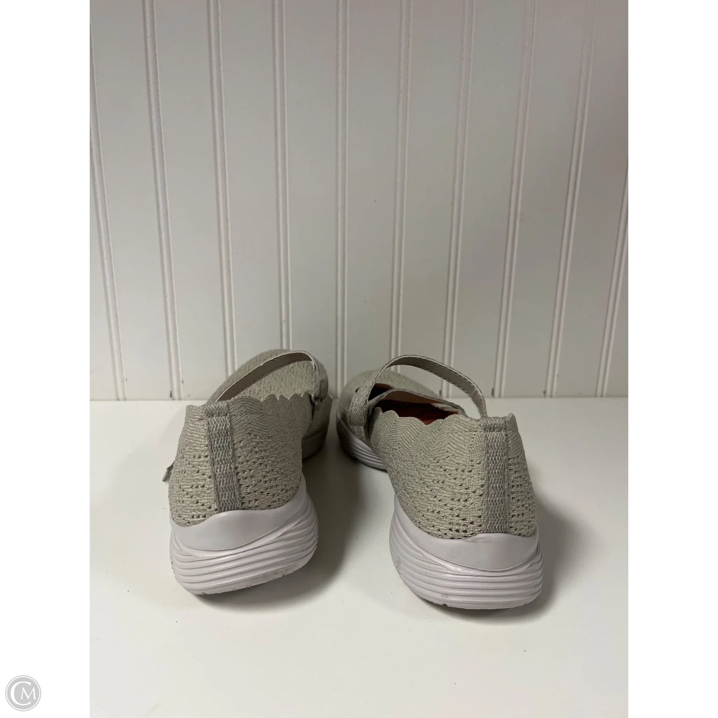 Shoes Flats By Skechers In Beige, Size: 8.5