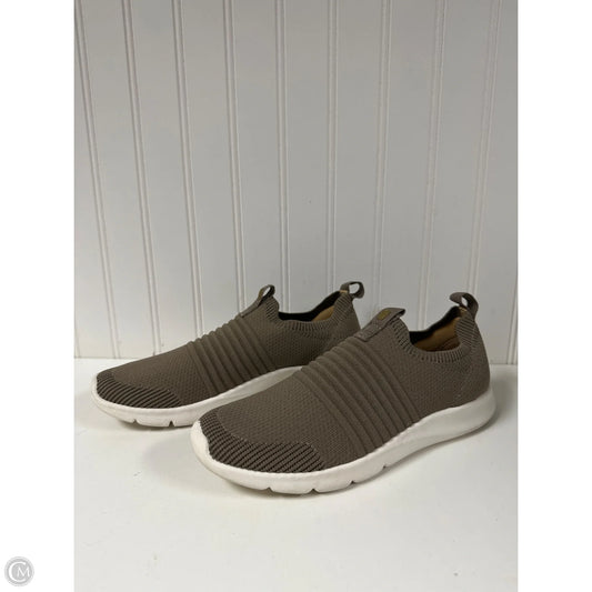 Shoes Sneakers By Clothes Mentor In Taupe, Size: 7.5