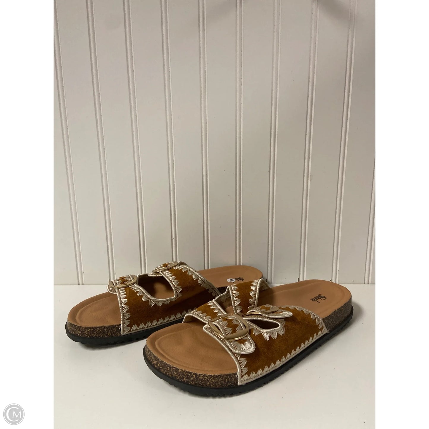 Sandals Flats By Clothes Mentor In Brown & Cream, Size: 10