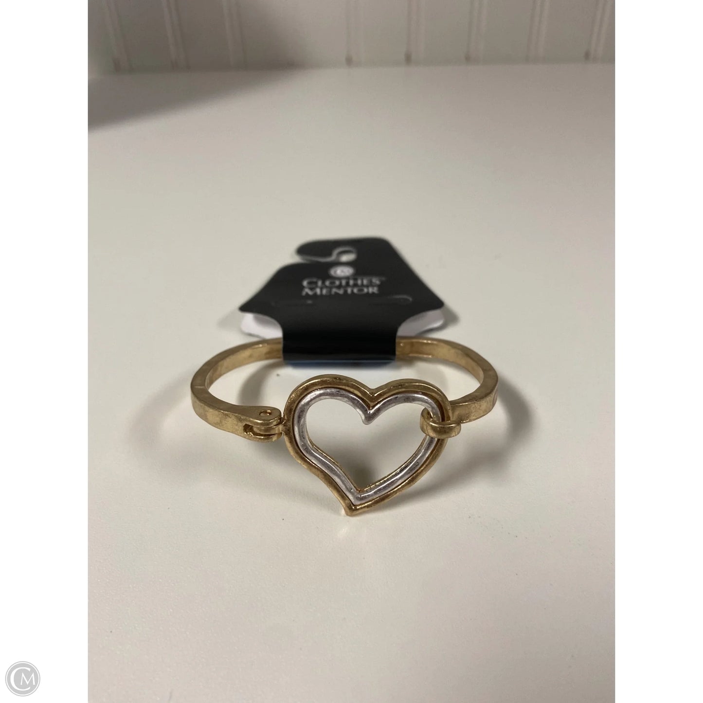 Bracelet Bangle By Clothes Mentor, Size: 1